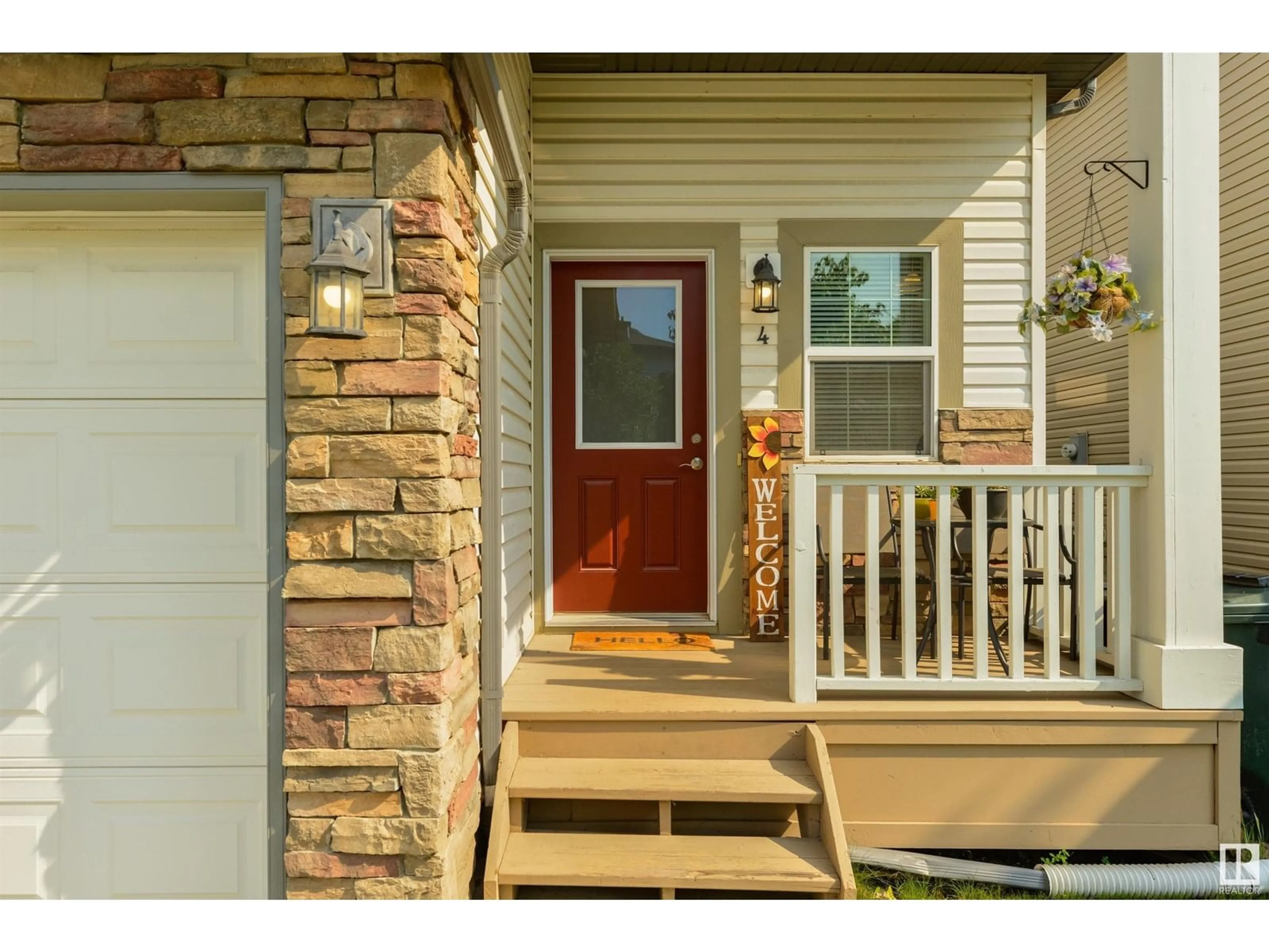 Indoor entryway for 4 VANESSA AV, Spruce Grove Alberta T7X0B9