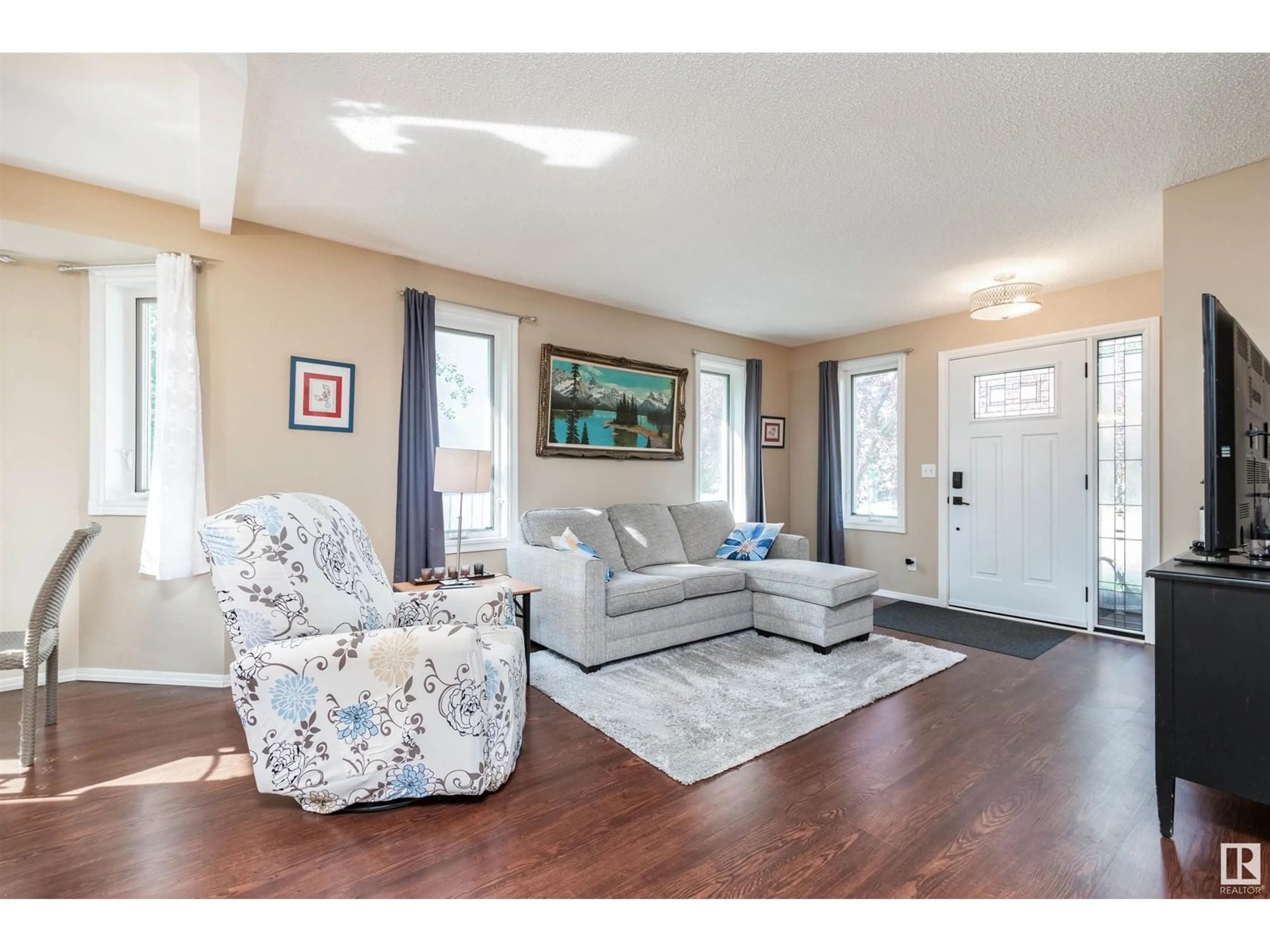 Living room with furniture, unknown for 319 DAVENPORT DR, Sherwood Park Alberta T8H1Y1