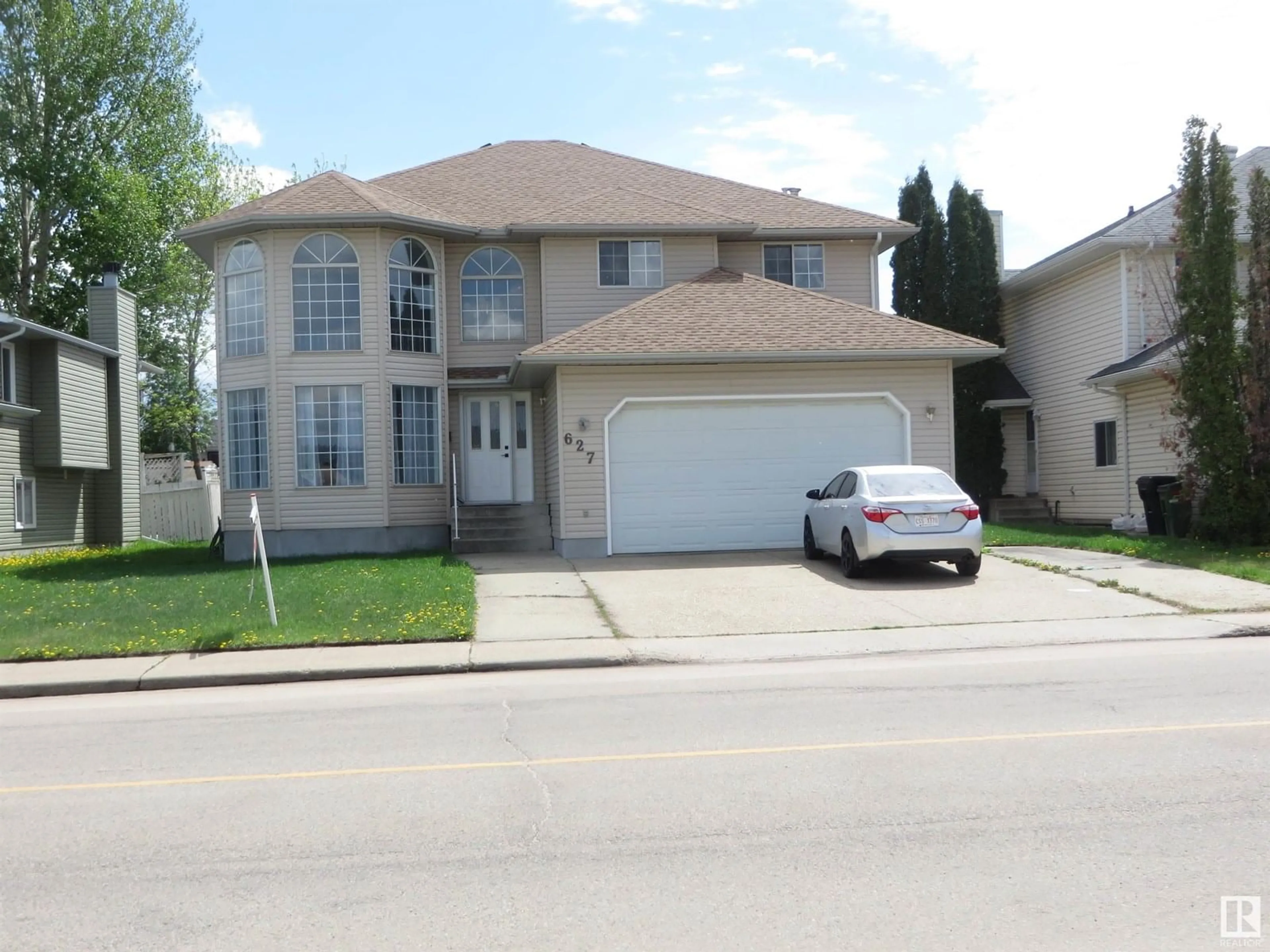 Home with vinyl exterior material, street for 627 KIRKNESS RD, Edmonton Alberta T5Y1Z9