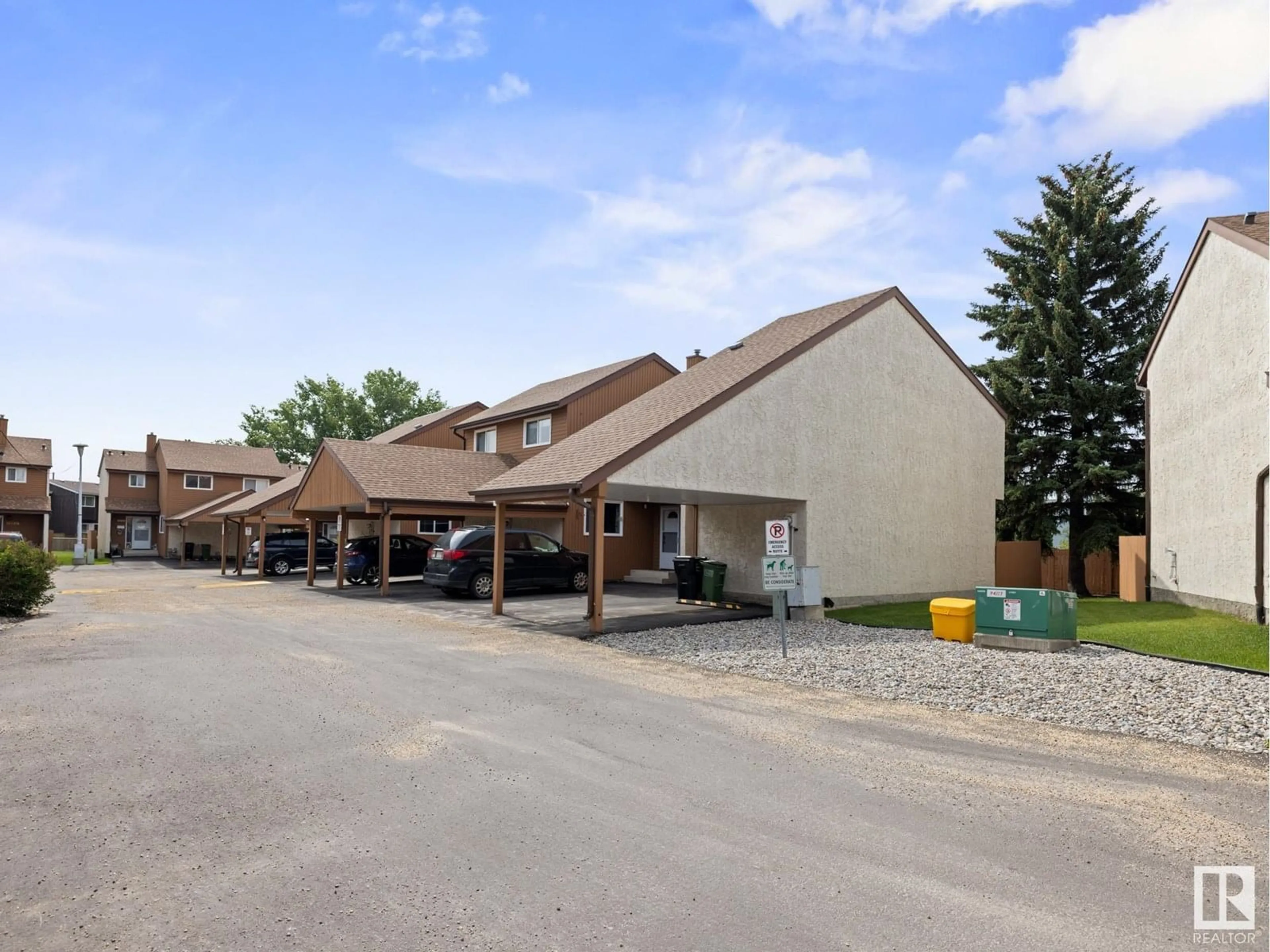 Patio, unknown for 18527 66 AV, Edmonton Alberta T5T2M3