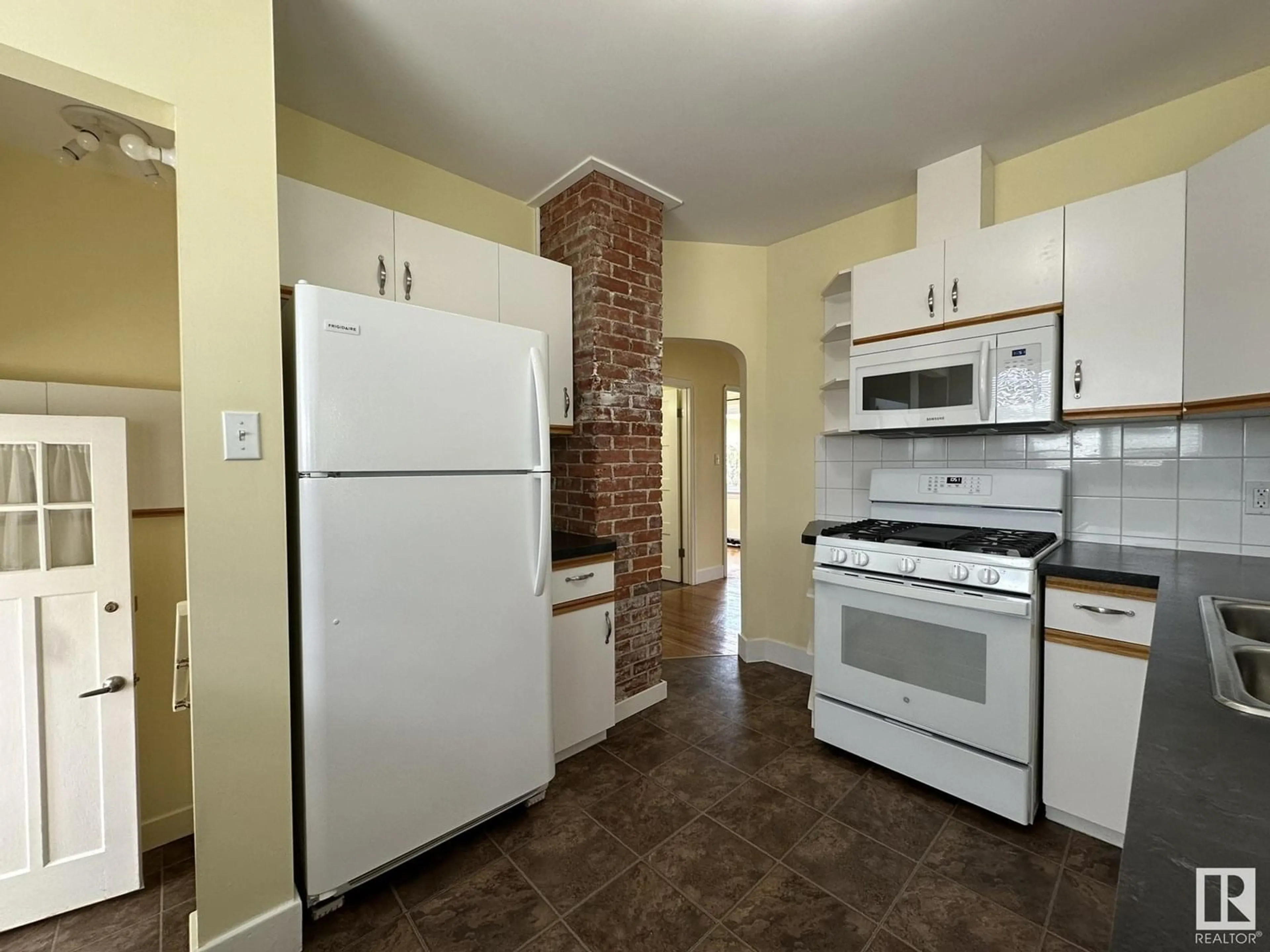 Standard kitchen, ceramic/tile floor for 4609 EAST RAILWAY DR, Smoky Lake Town Alberta T0A3C0
