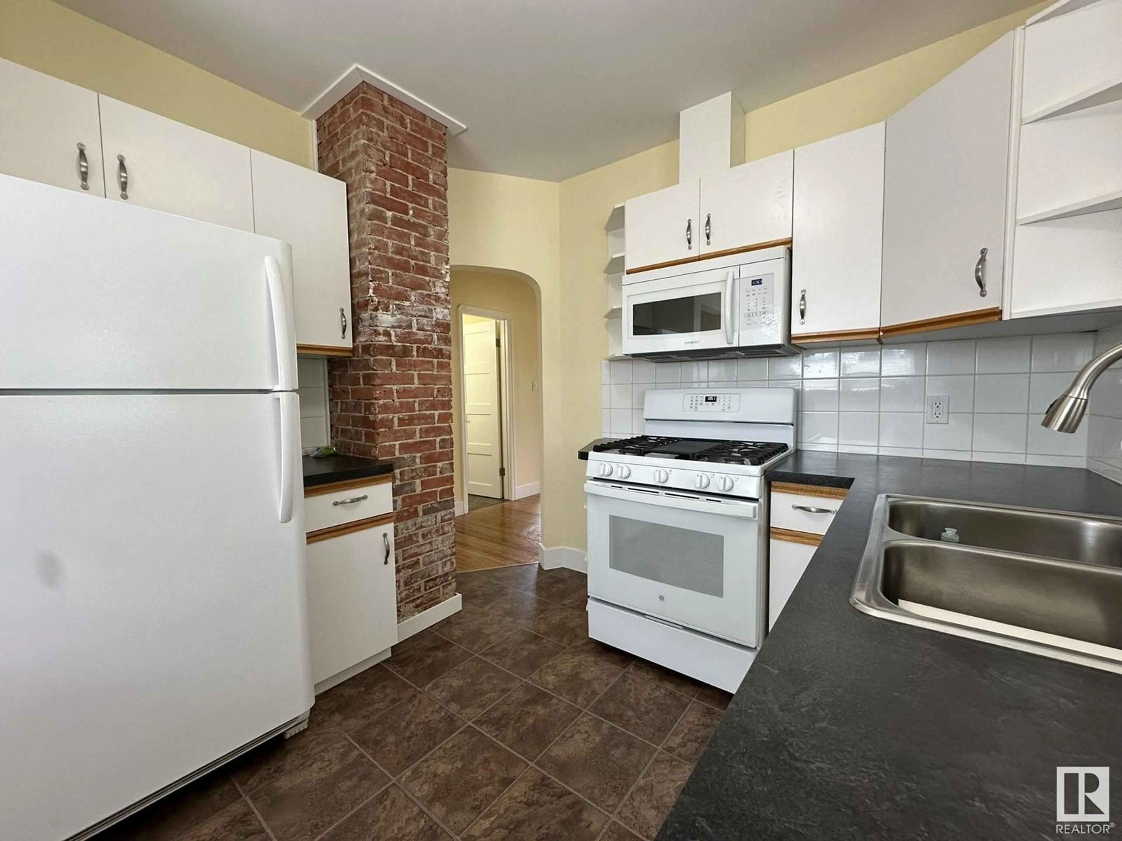 Standard kitchen, ceramic/tile floor for 4609 EAST RAILWAY DR, Smoky Lake Town Alberta T0A3C0