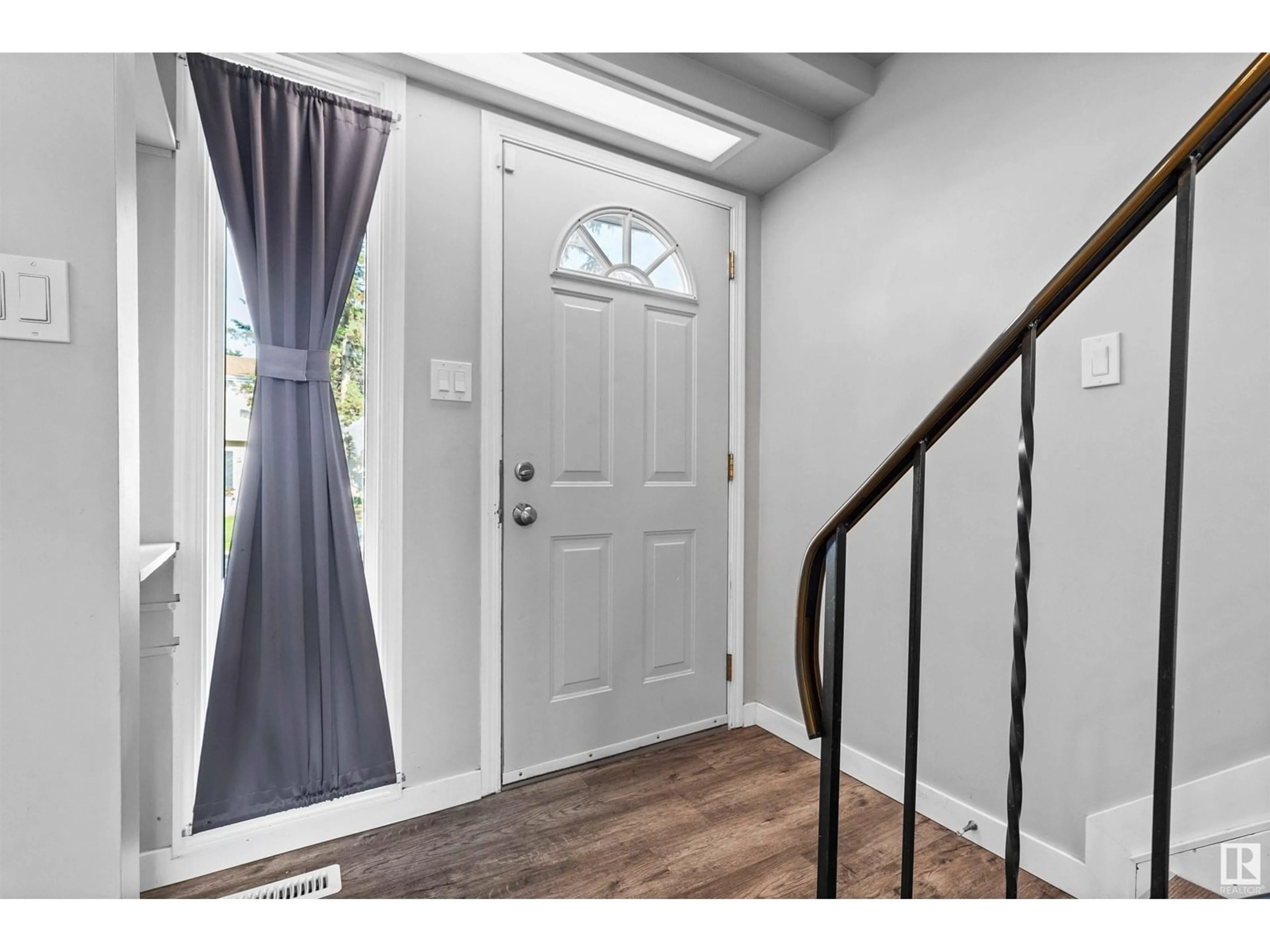 Indoor entryway for 87 - 115 BROOKWOOD DR, Spruce Grove Alberta T7X1A4