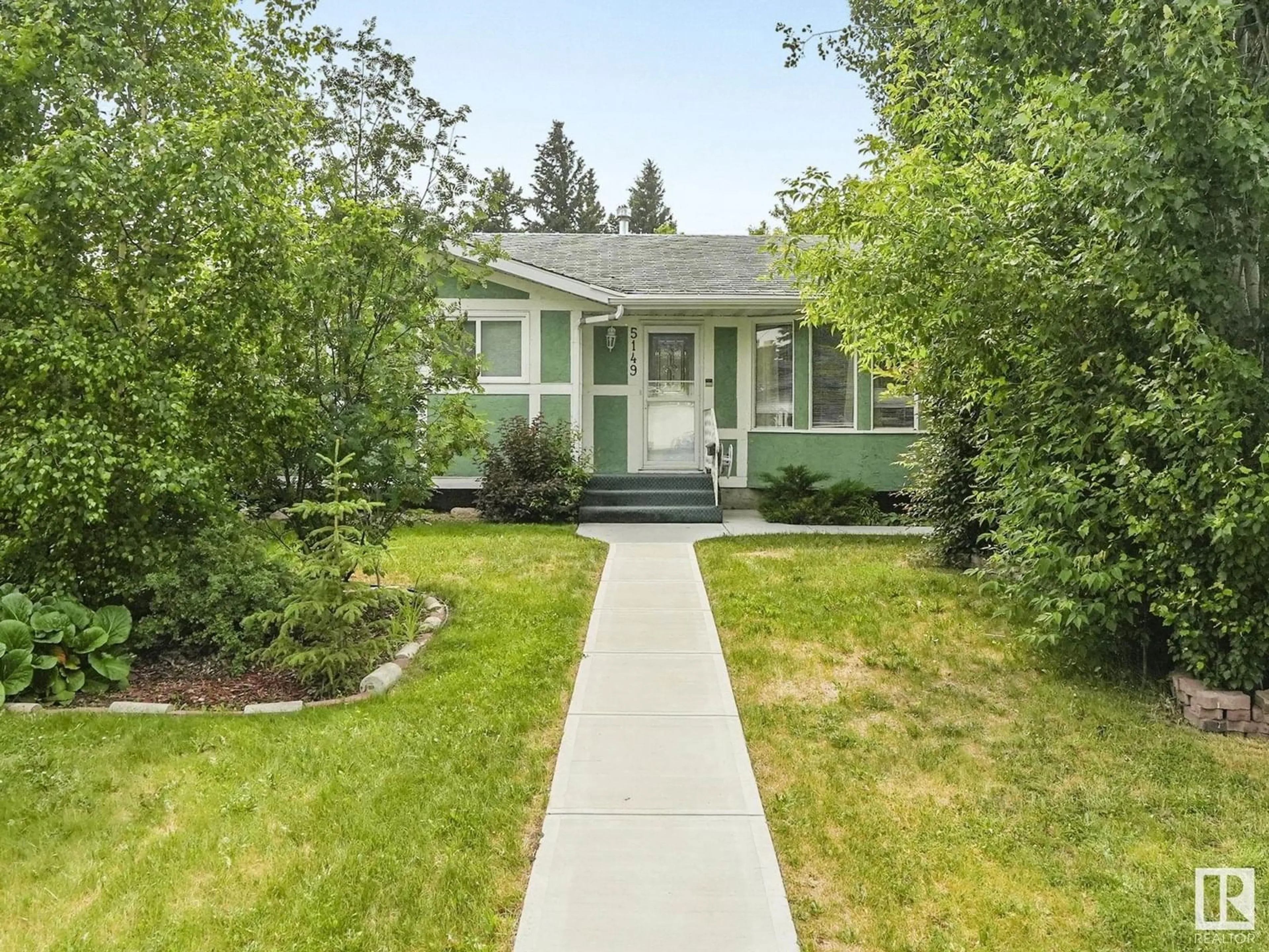 Home with vinyl exterior material, street for 5149 49 AV, Millet Alberta T0C1Z0