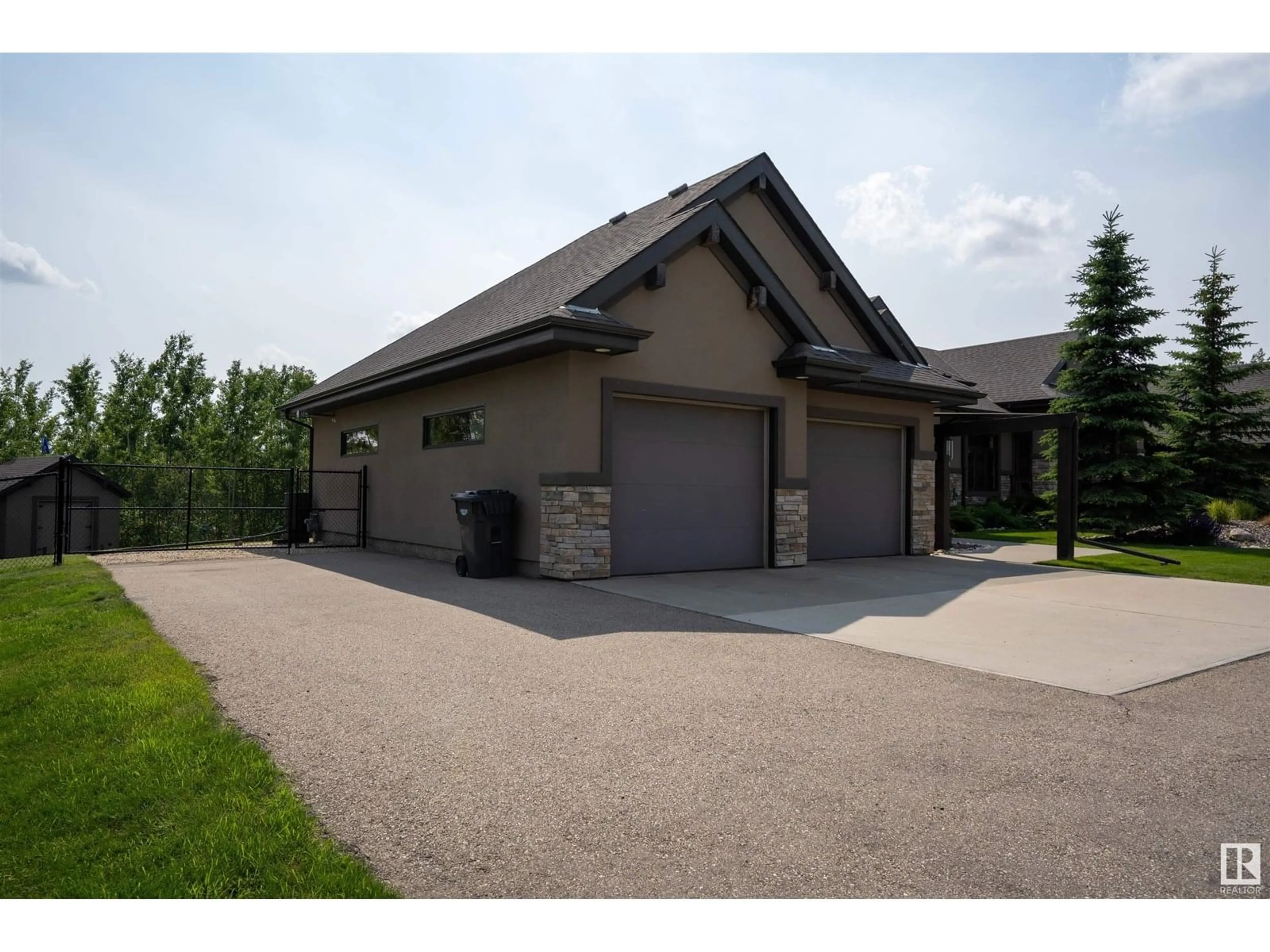 Indoor garage for 53521 - 17B RGE ROAD 272, Rural Parkland County Alberta T7X3M5