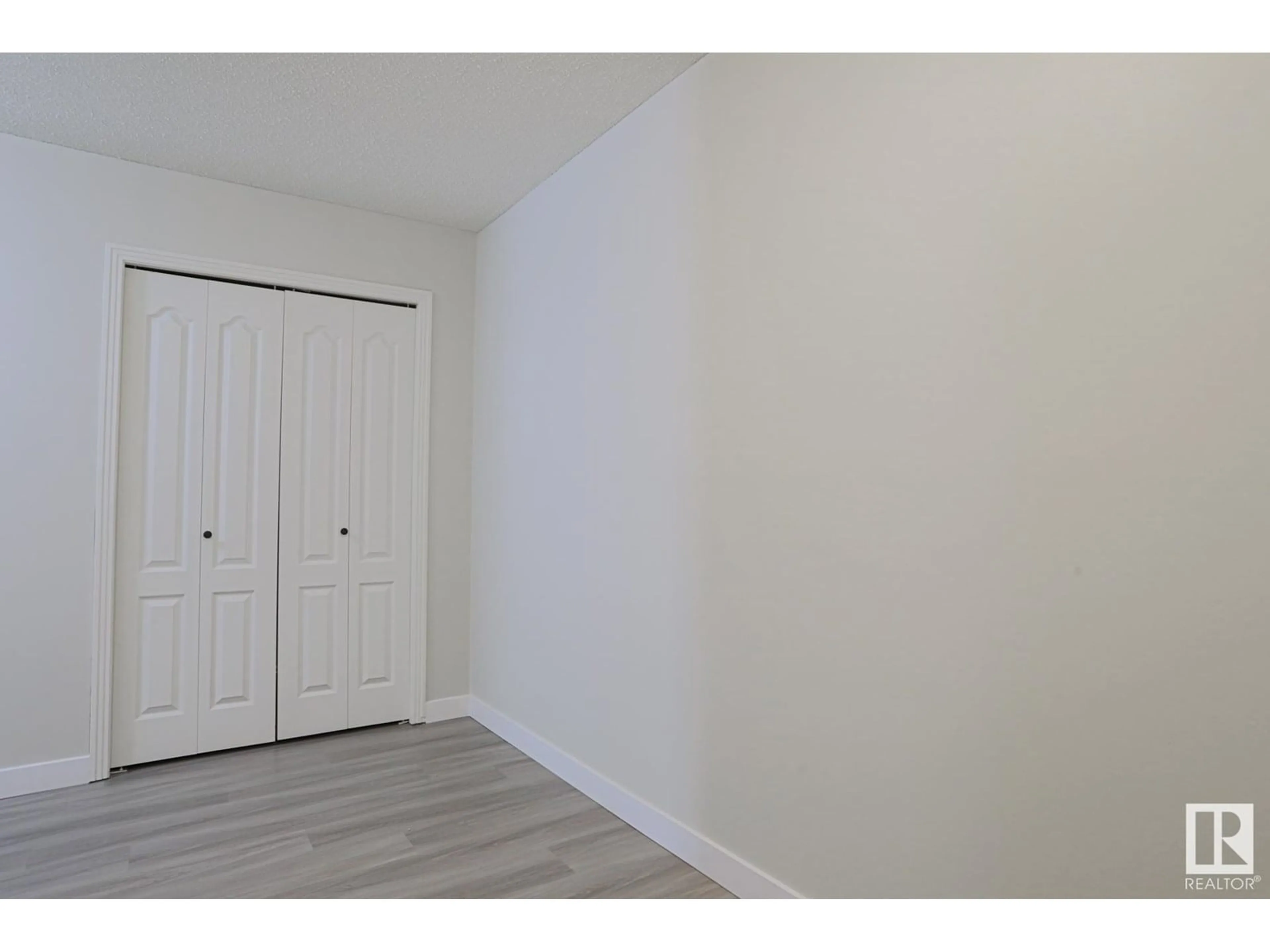 A pic of a room for 206 - 9640 105 ST, Edmonton Alberta T5K0Z7