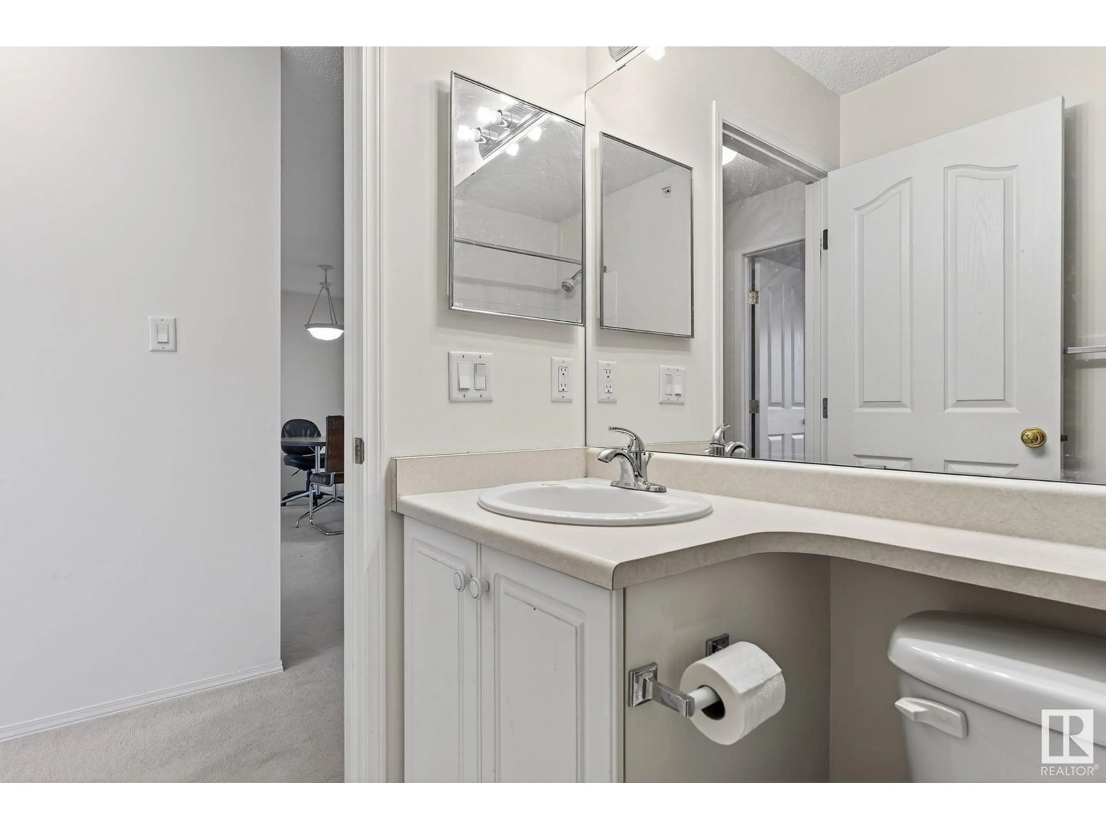 Standard bathroom, ceramic/tile floor for 435 - 17447 98A AV, Edmonton Alberta T5T6M4