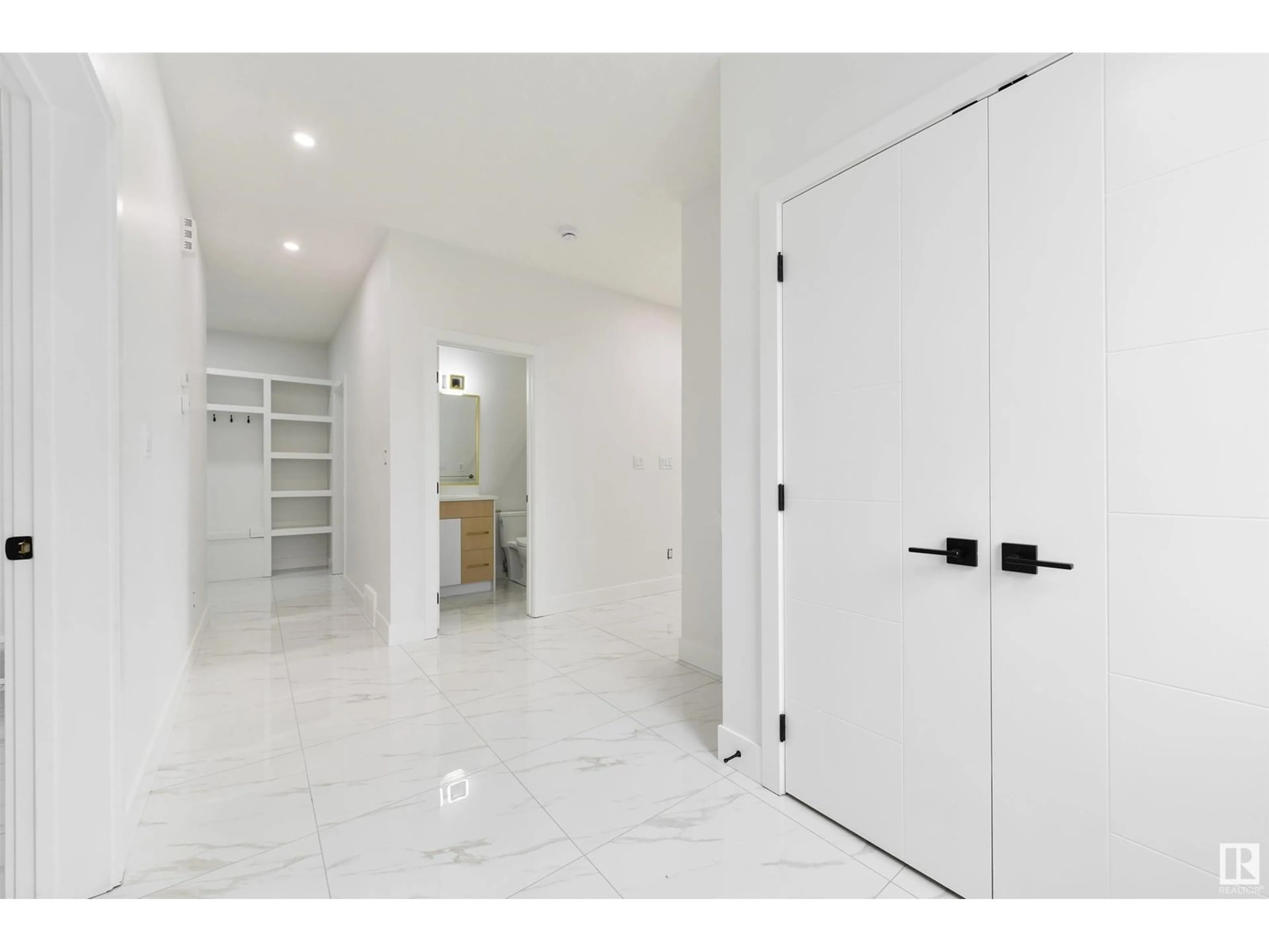 Indoor entryway for SW - 536 37 ST, Edmonton Alberta T6X3B2