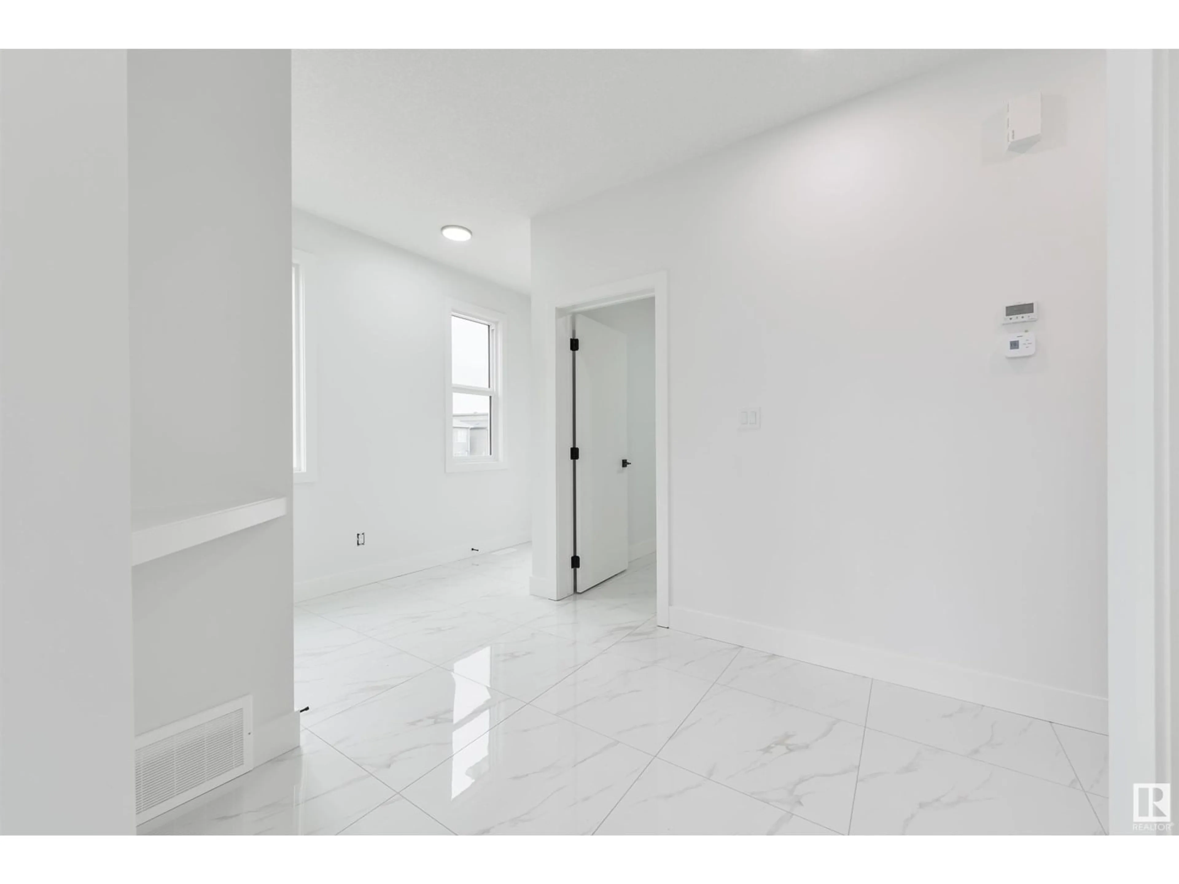 Unknown for SW - 536 37 ST, Edmonton Alberta T6X3B2