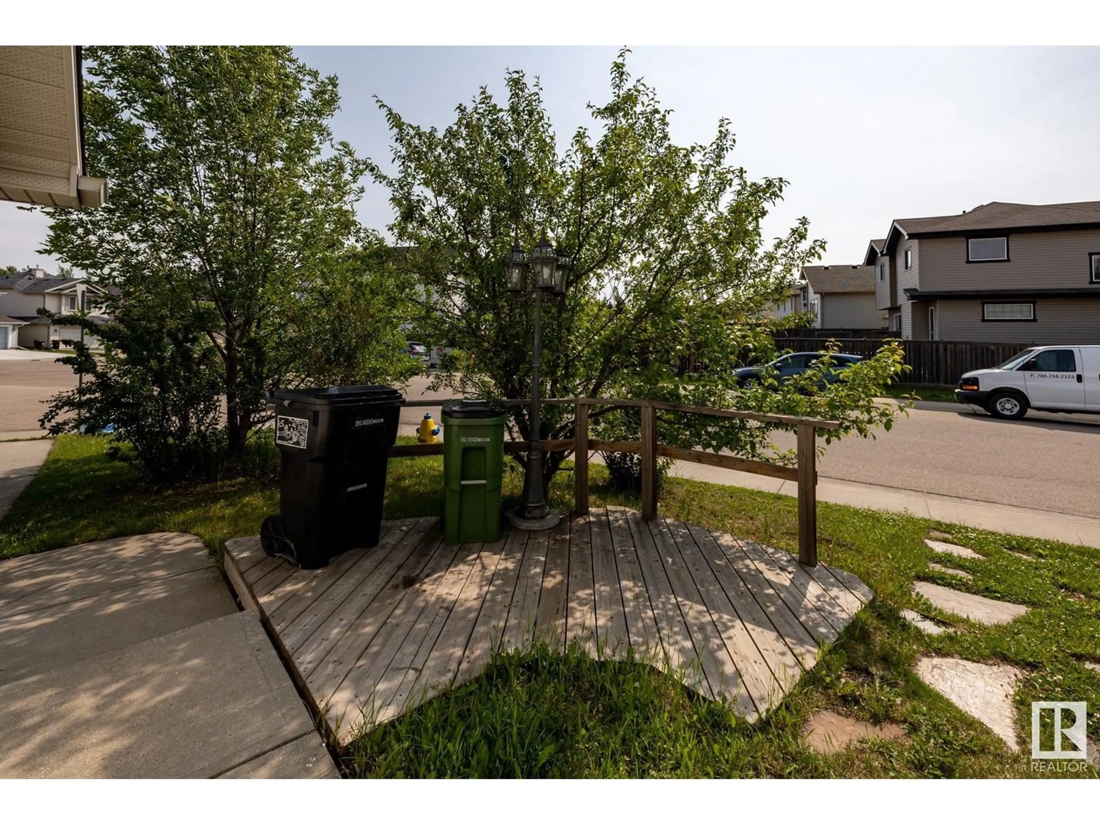 Patio, unknown for 514 79 ST, Edmonton Alberta T6X1N2