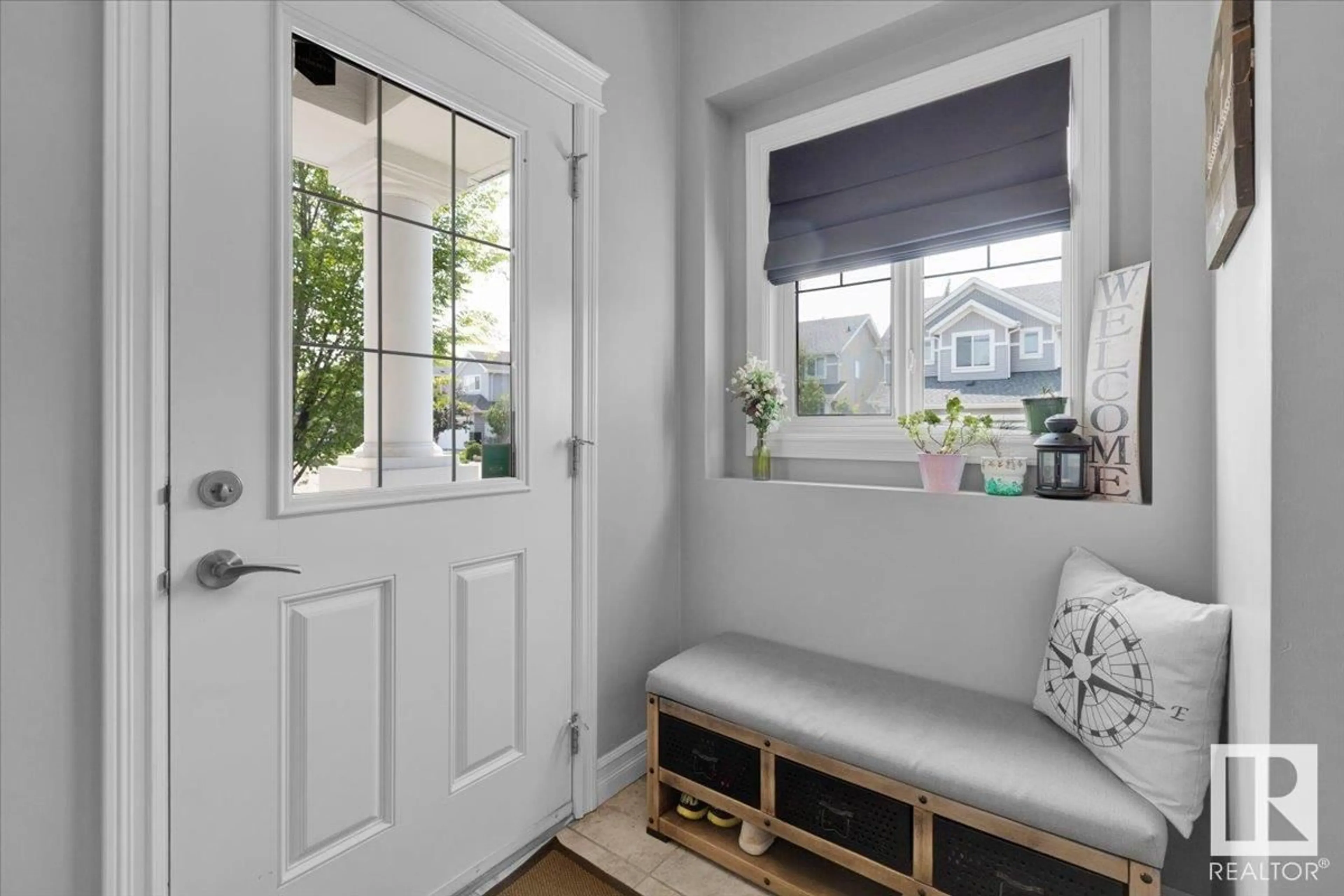 Indoor entryway for 8540 19 AV, Edmonton Alberta T6X0R6