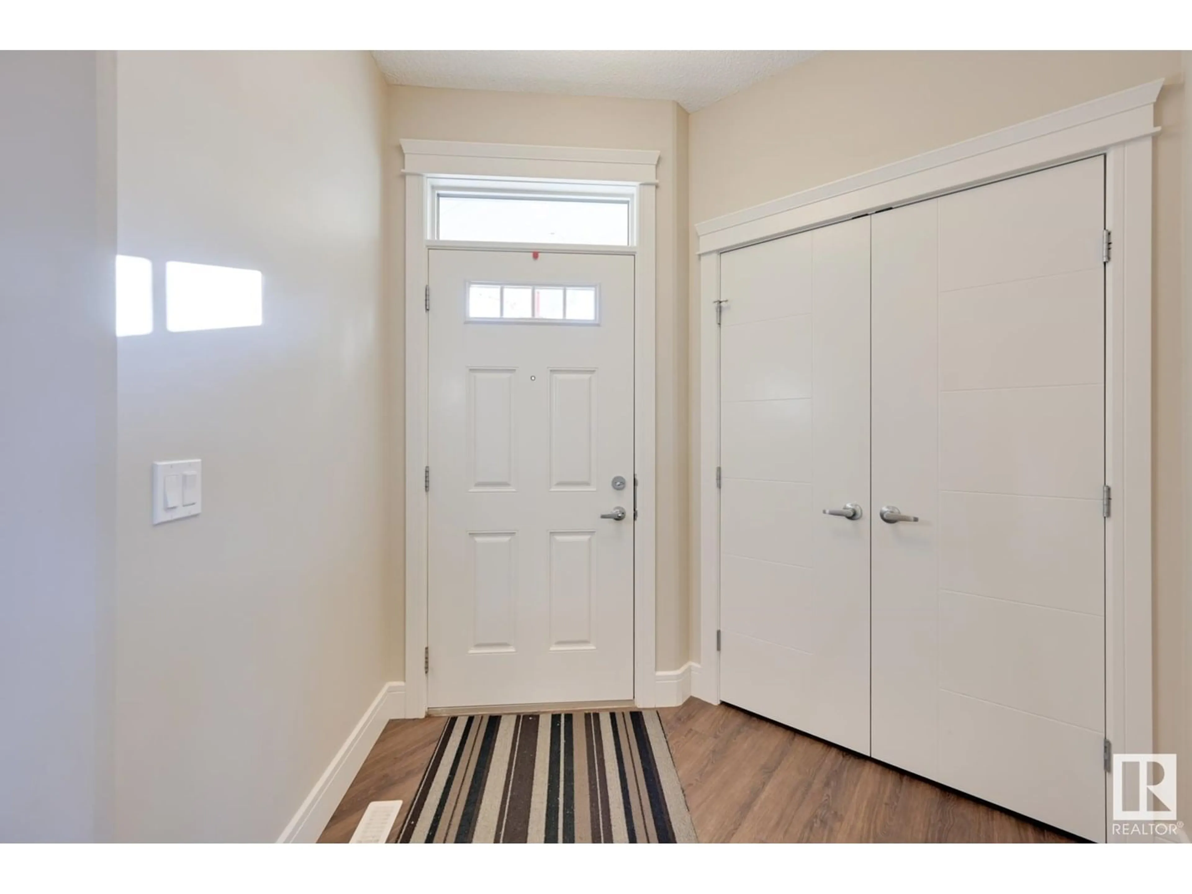 Indoor entryway for 28 SPRINGHAVEN CL, Spruce Grove Alberta T7X0V1