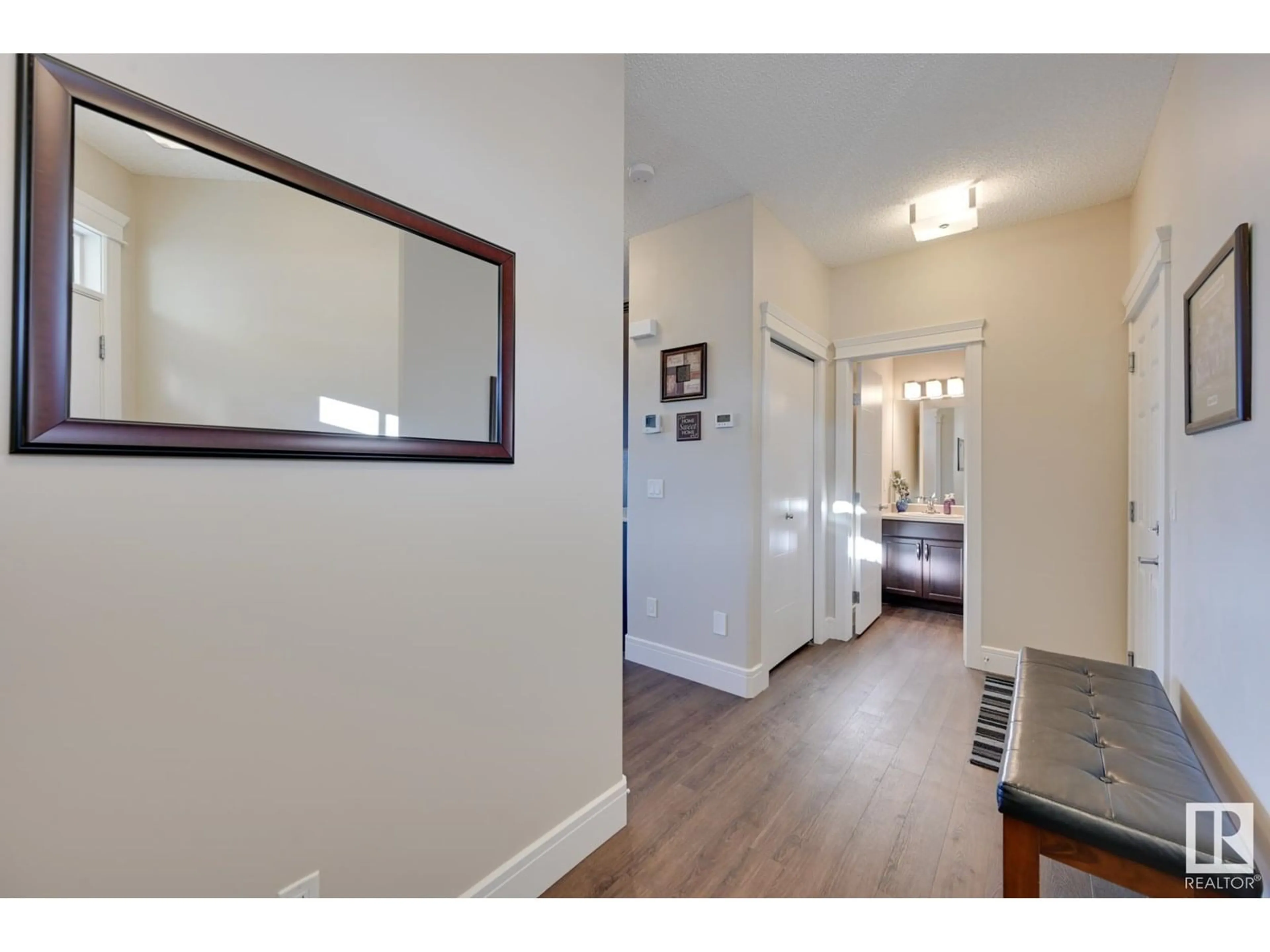 Indoor entryway for 28 SPRINGHAVEN CL, Spruce Grove Alberta T7X0V1