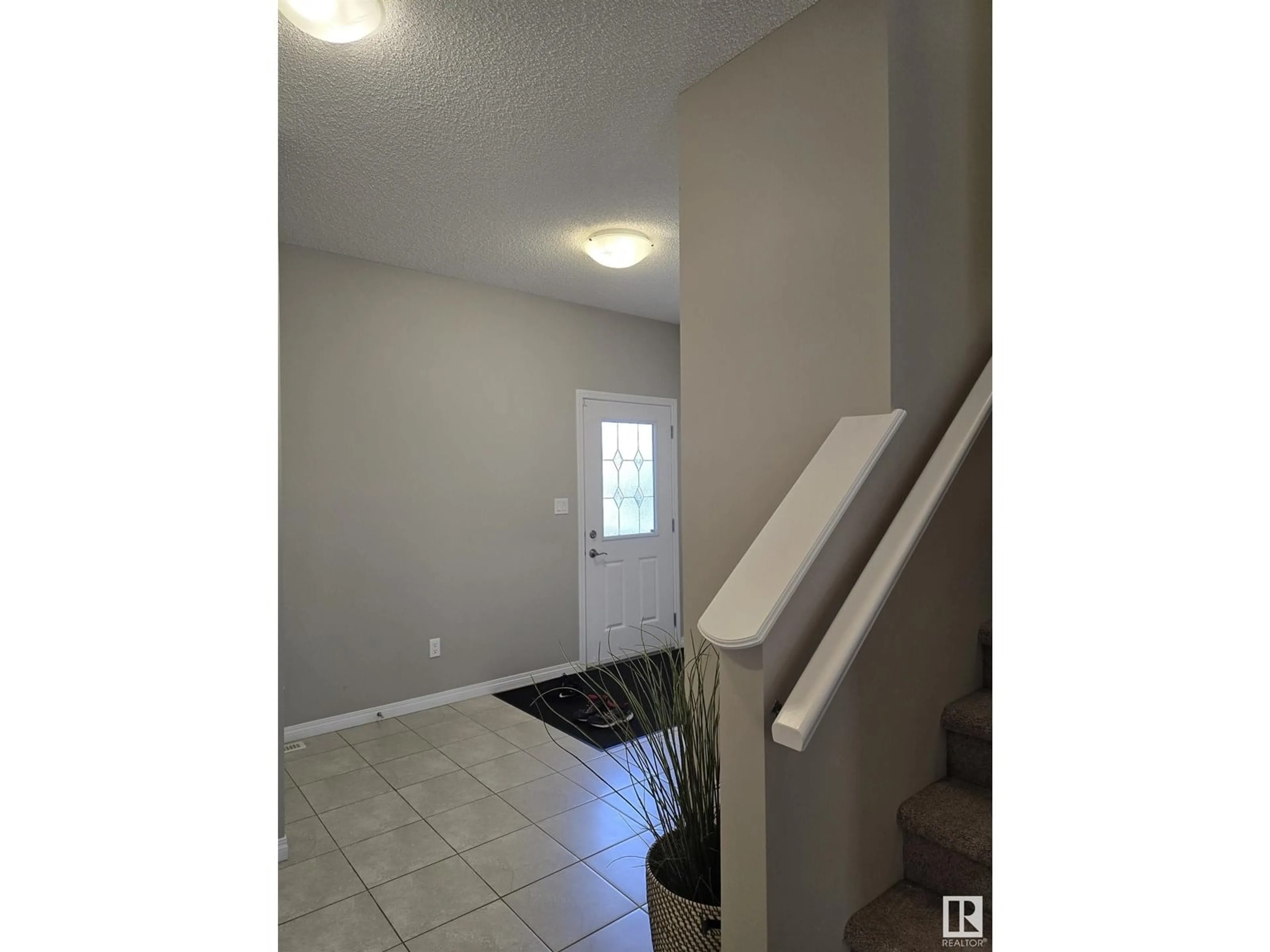 Indoor entryway for 3437 ABBOTT WAY, Edmonton Alberta T6W2M3