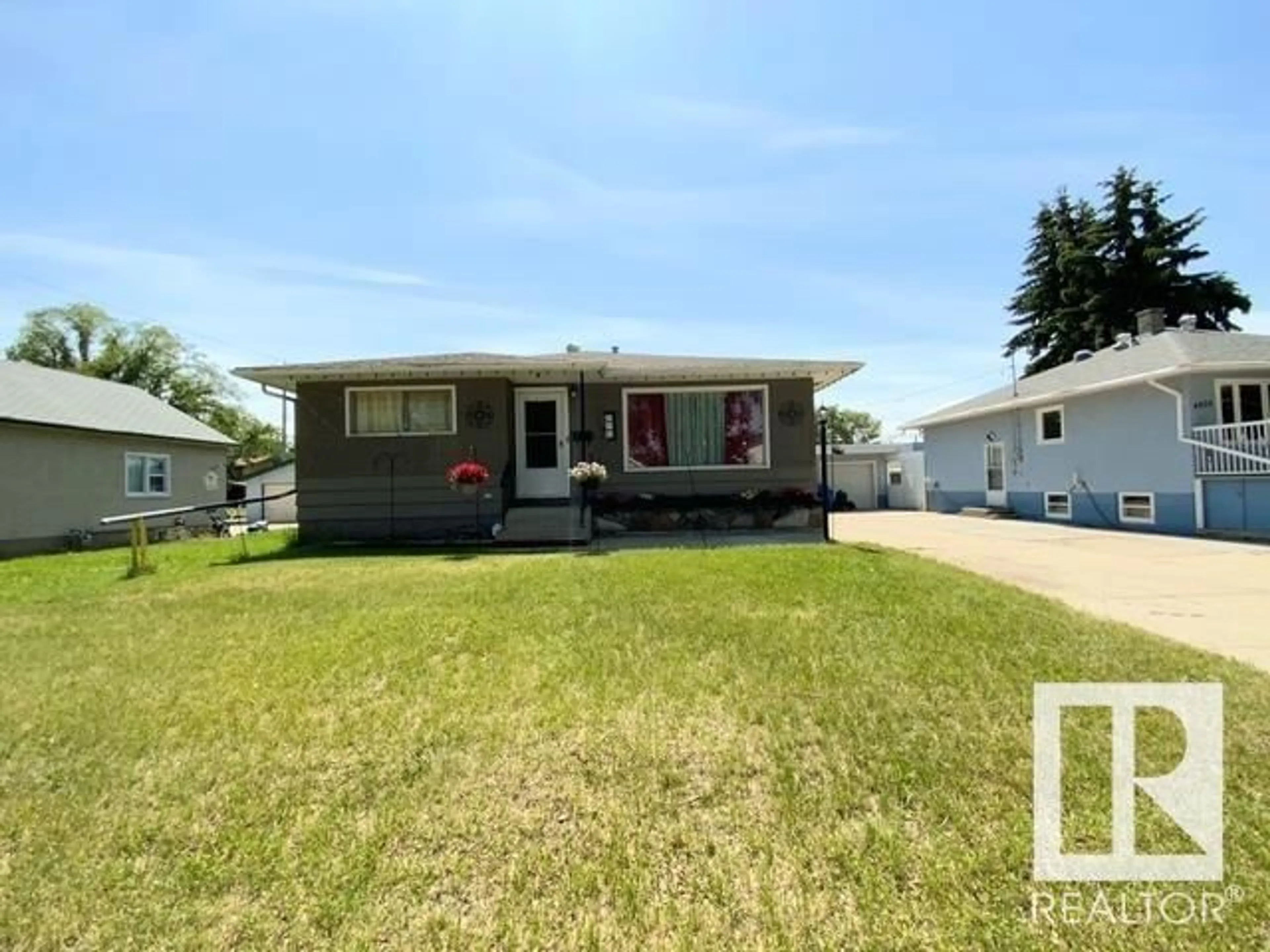 Home with vinyl exterior material, street for 4803 52 AV, Wetaskiwin Alberta T9A0W7