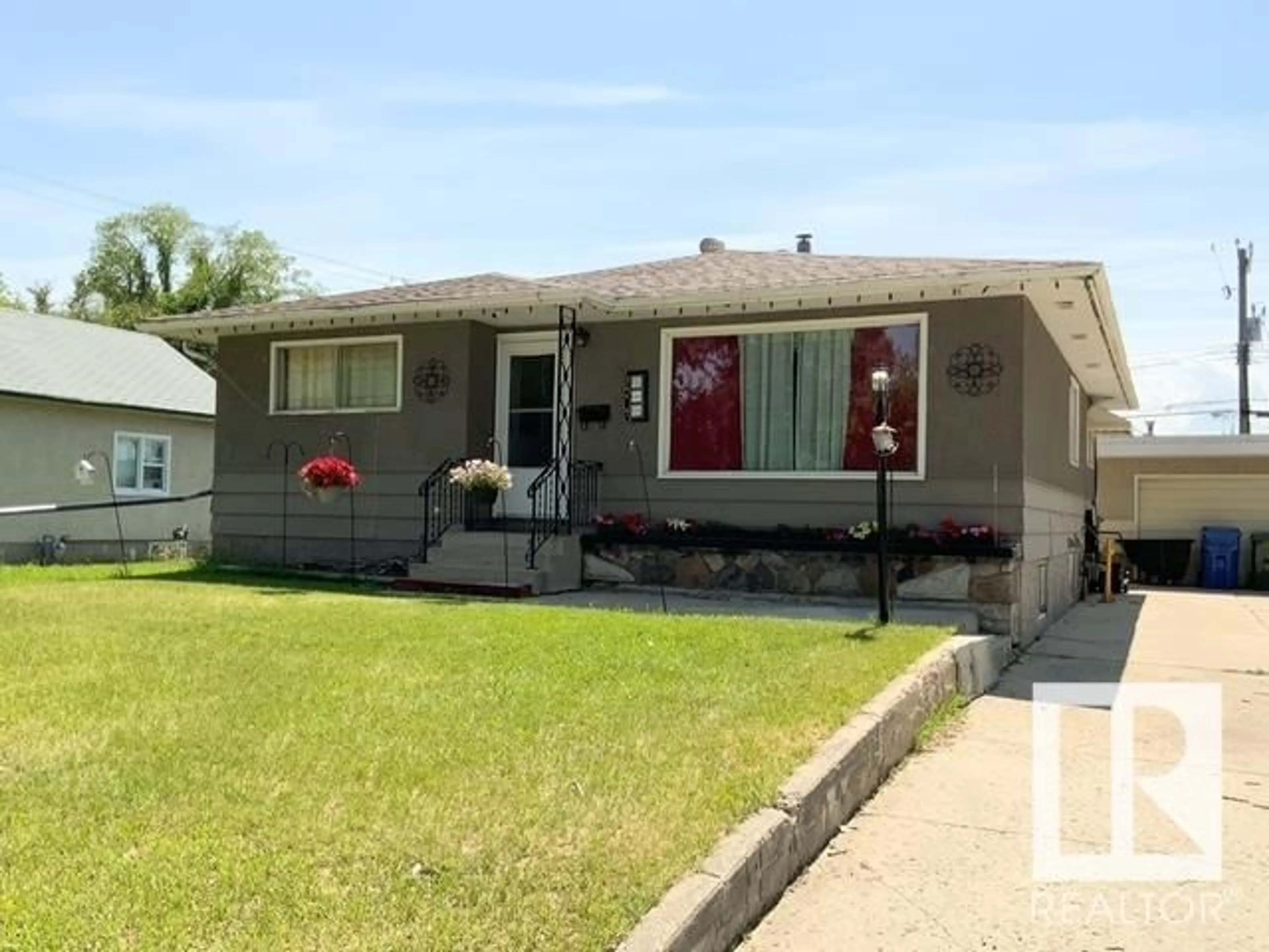 Home with vinyl exterior material, street for 4803 52 AV, Wetaskiwin Alberta T9A0W7