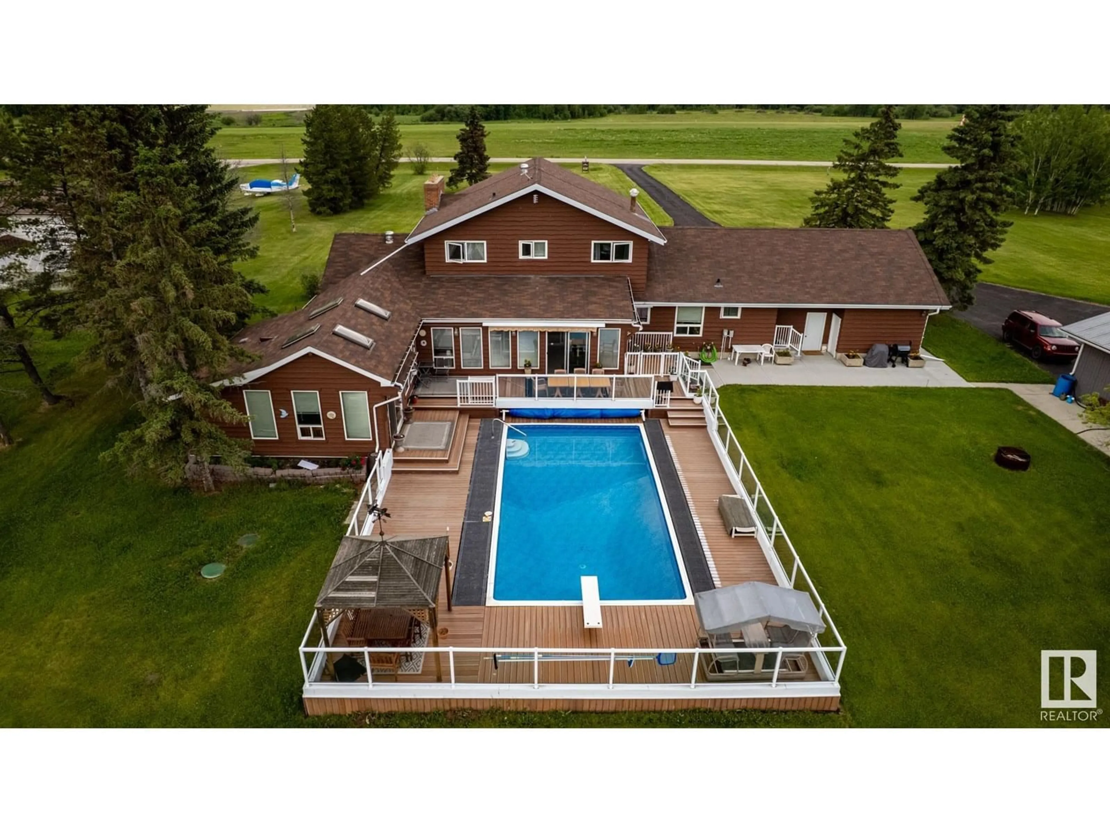 A pic from outside/outdoor area/front of a property/back of a property/a pic from drone, water/lake/river/ocean view for 52112 - 73 RGE ROAD 222, Rural Strathcona County Alberta T8C1H6