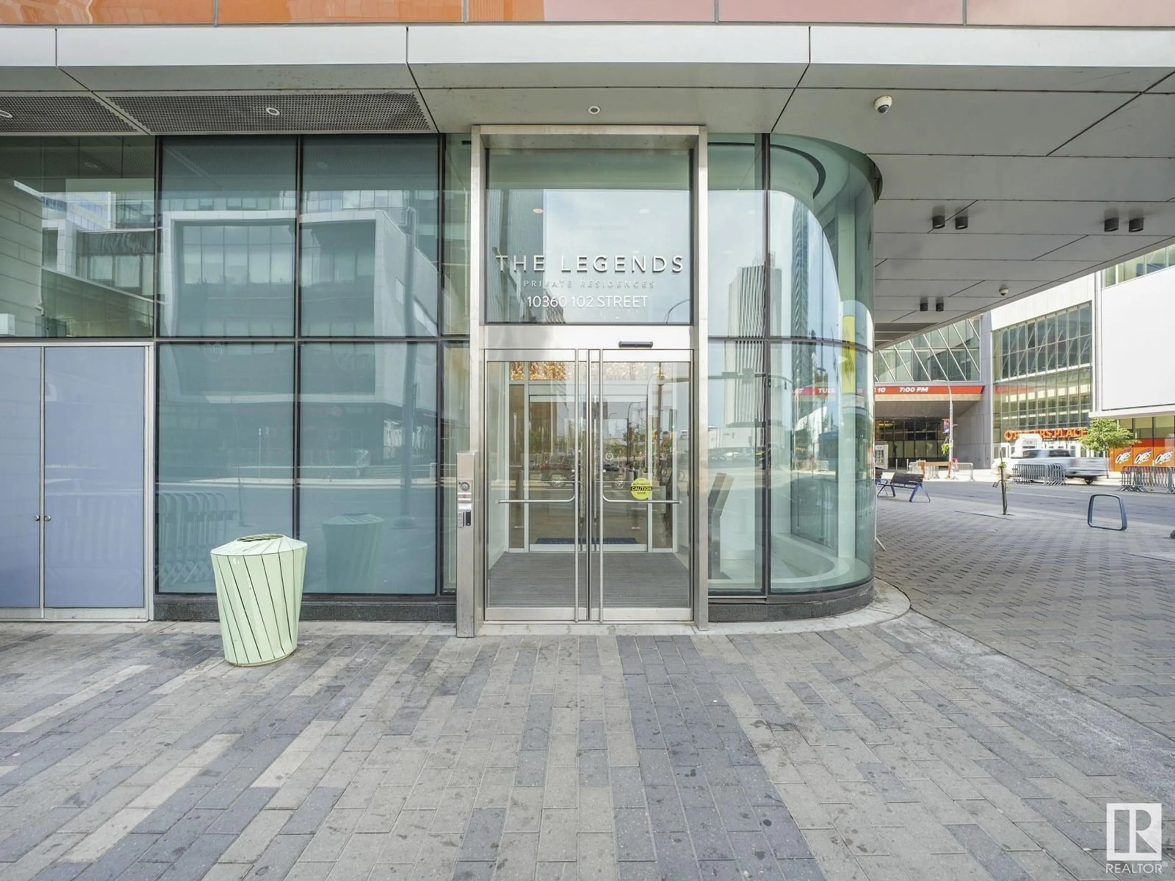 Indoor foyer for 10360 - 3308 102 ST, Edmonton Alberta T6J0G7