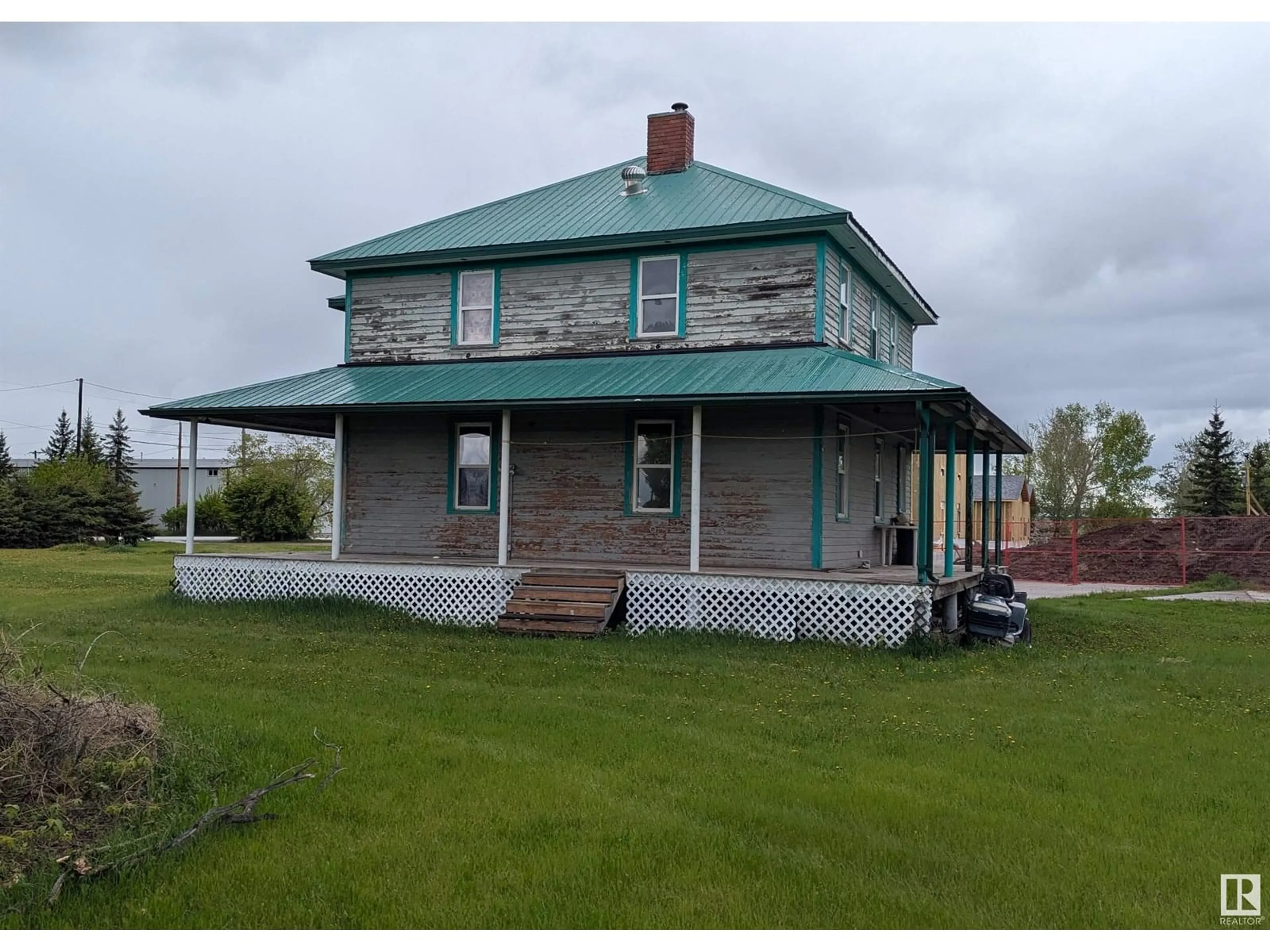 A pic from outside/outdoor area/front of a property/back of a property/a pic from drone, building for 4701 66TH STREET, Bonnyville Town Alberta T9N2M6