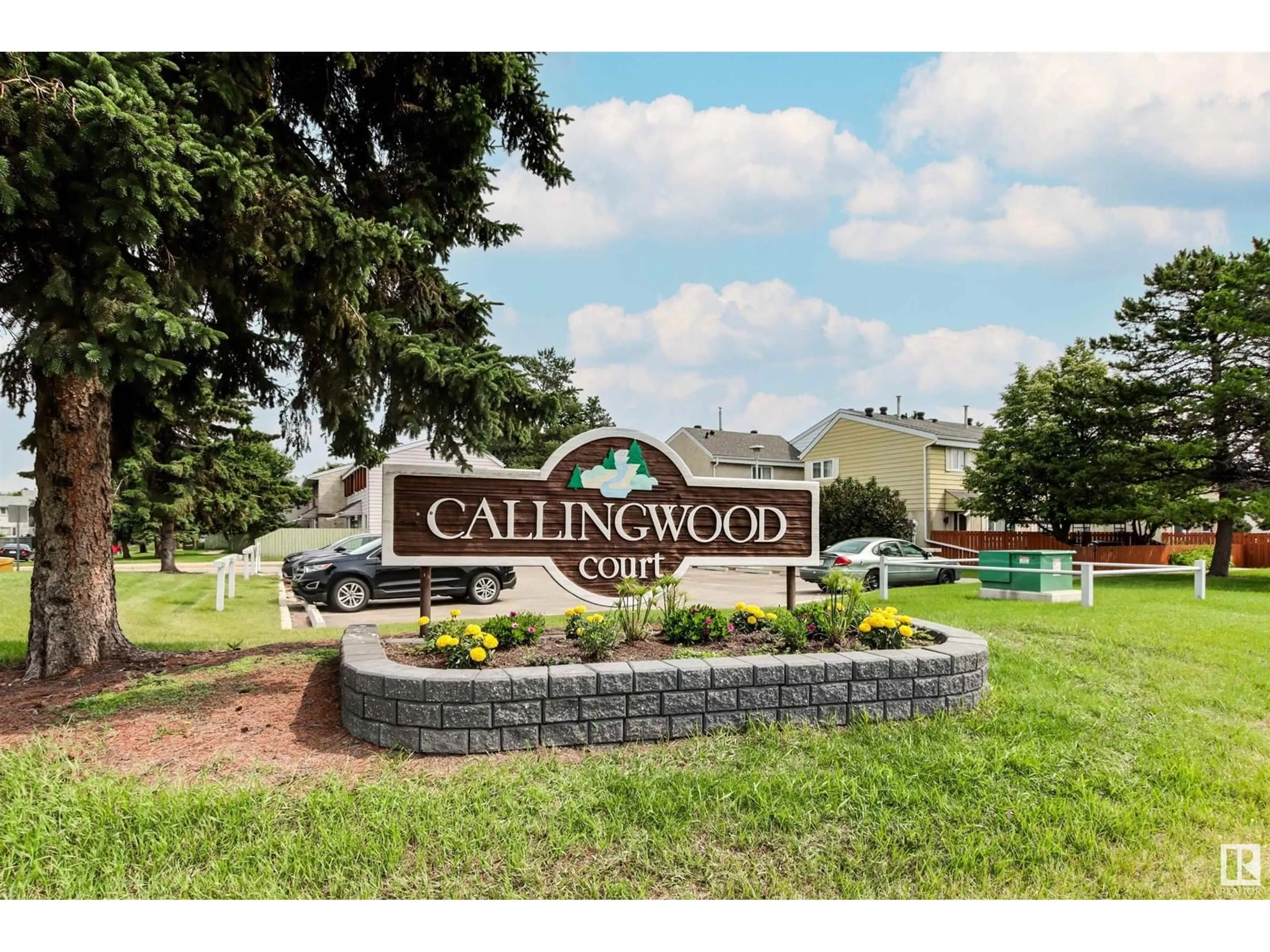 Indoor foyer for 15F CALLINGWOOD CO, Edmonton Alberta T5T0H5