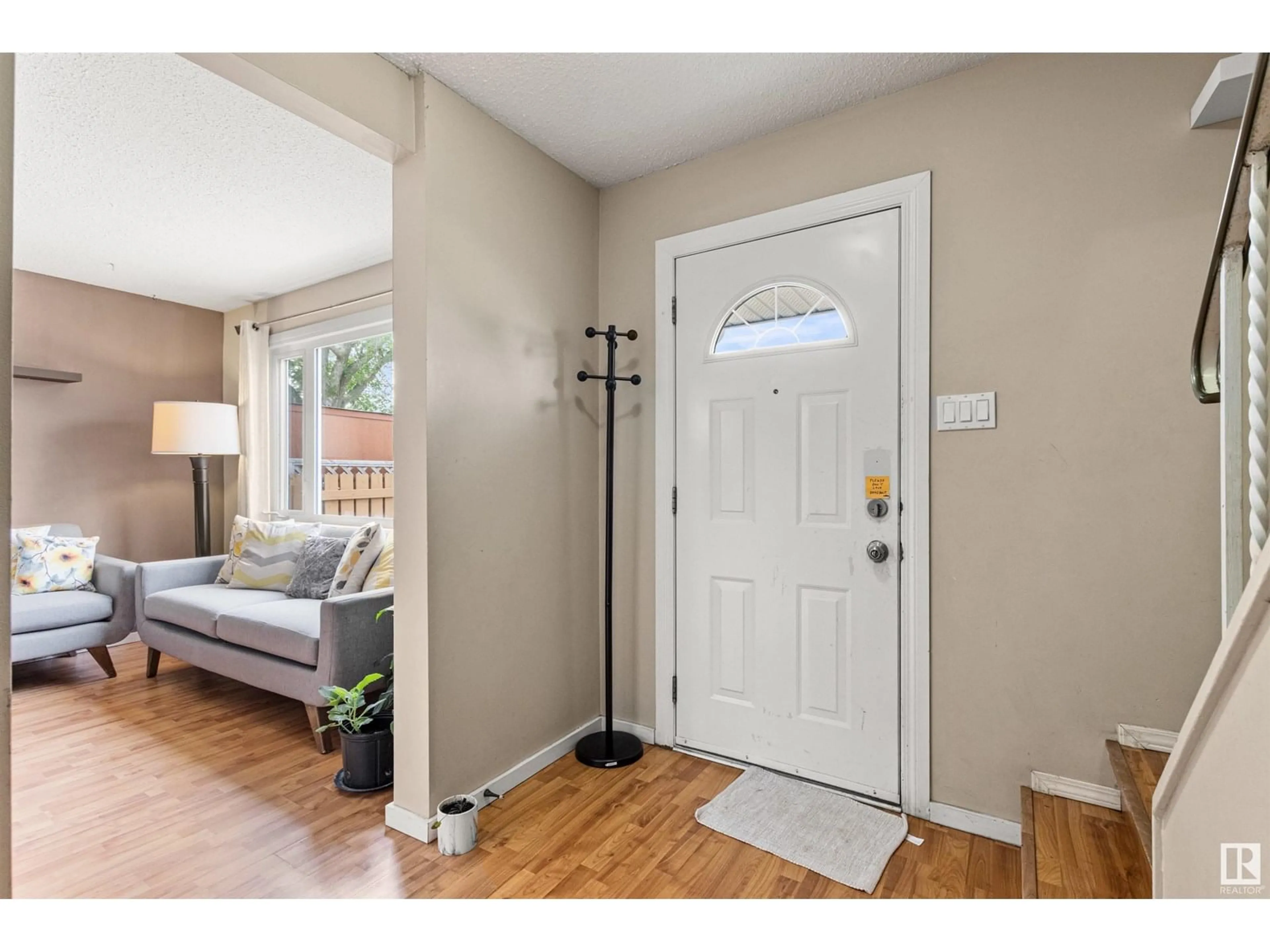 Indoor entryway for 15F CALLINGWOOD CO, Edmonton Alberta T5T0H5