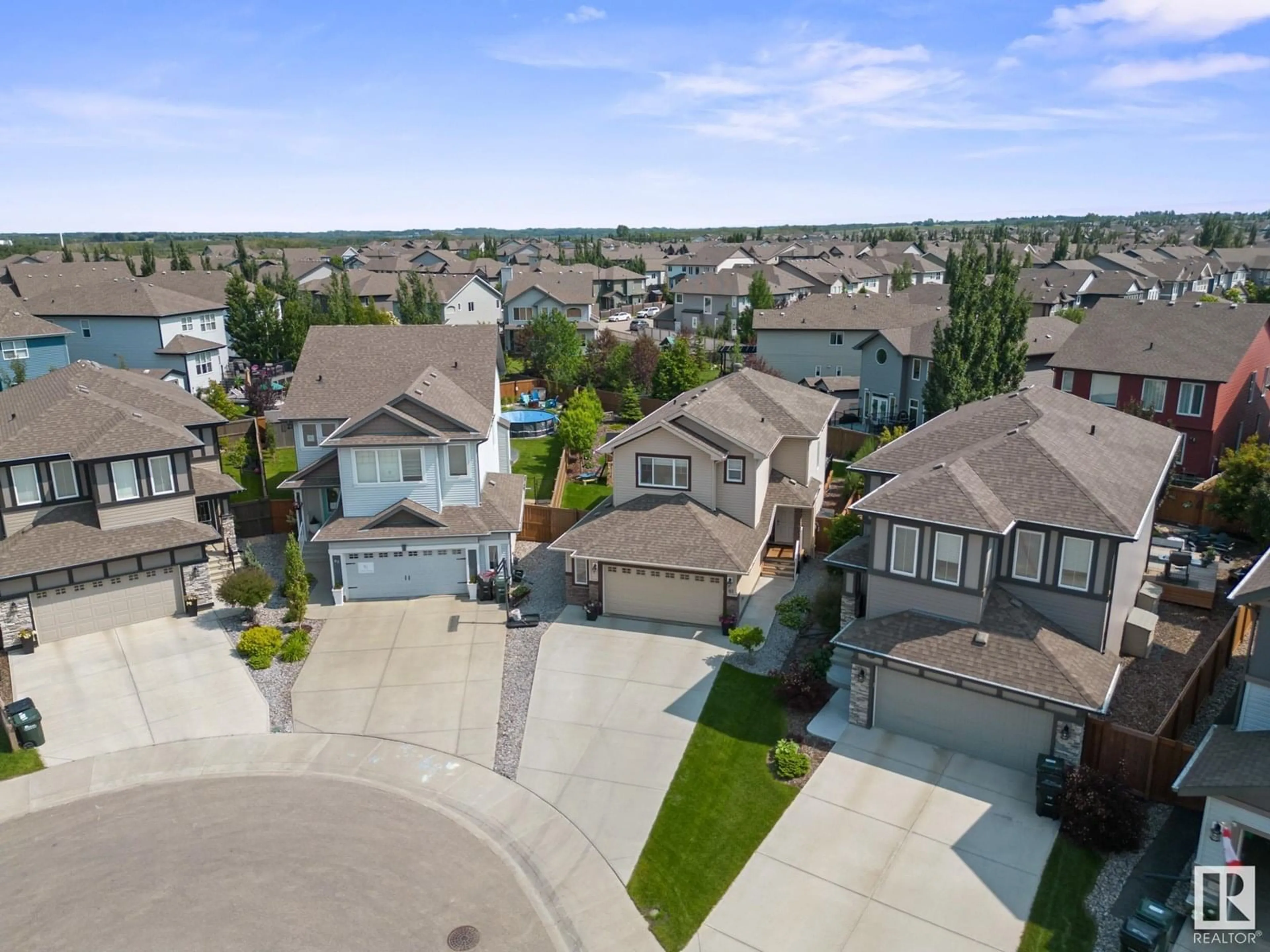 A pic from outside/outdoor area/front of a property/back of a property/a pic from drone, street for 61 SUMAC LN, Sherwood Park Alberta T8H0Z5