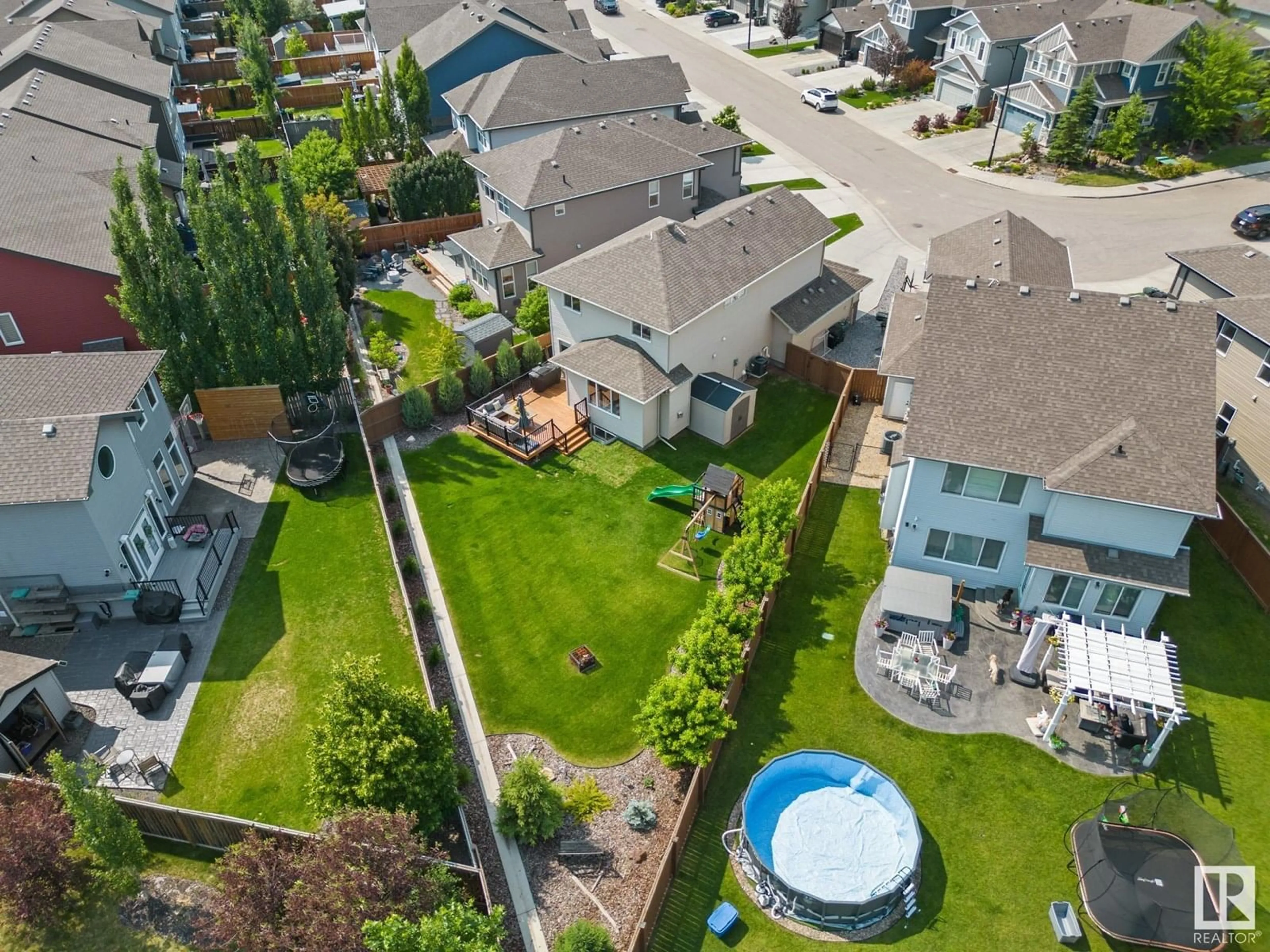 A pic from outside/outdoor area/front of a property/back of a property/a pic from drone, unknown for 61 SUMAC LN, Sherwood Park Alberta T8H0Z5