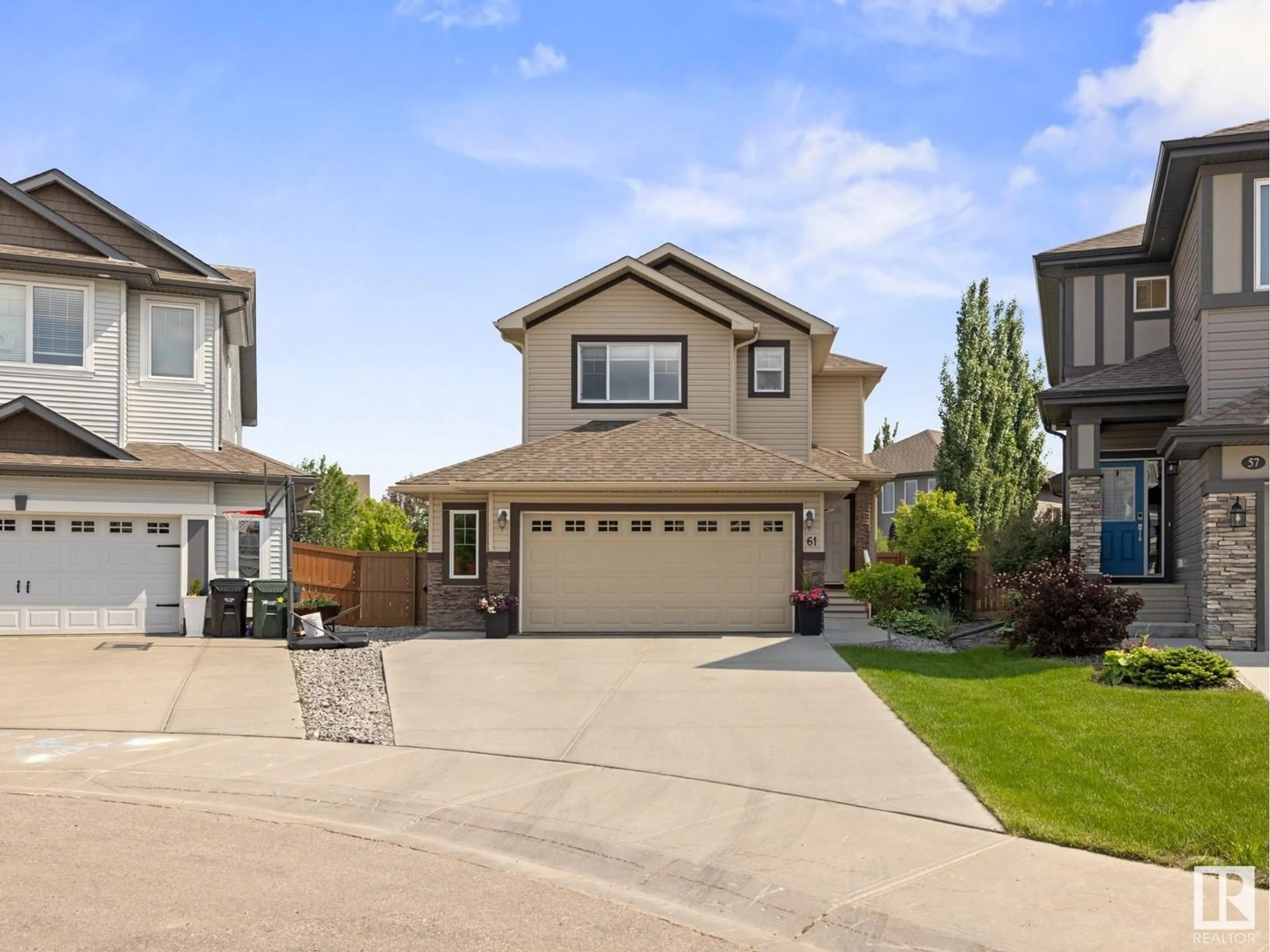 Home with vinyl exterior material, street for 61 SUMAC LN, Sherwood Park Alberta T8H0Z5