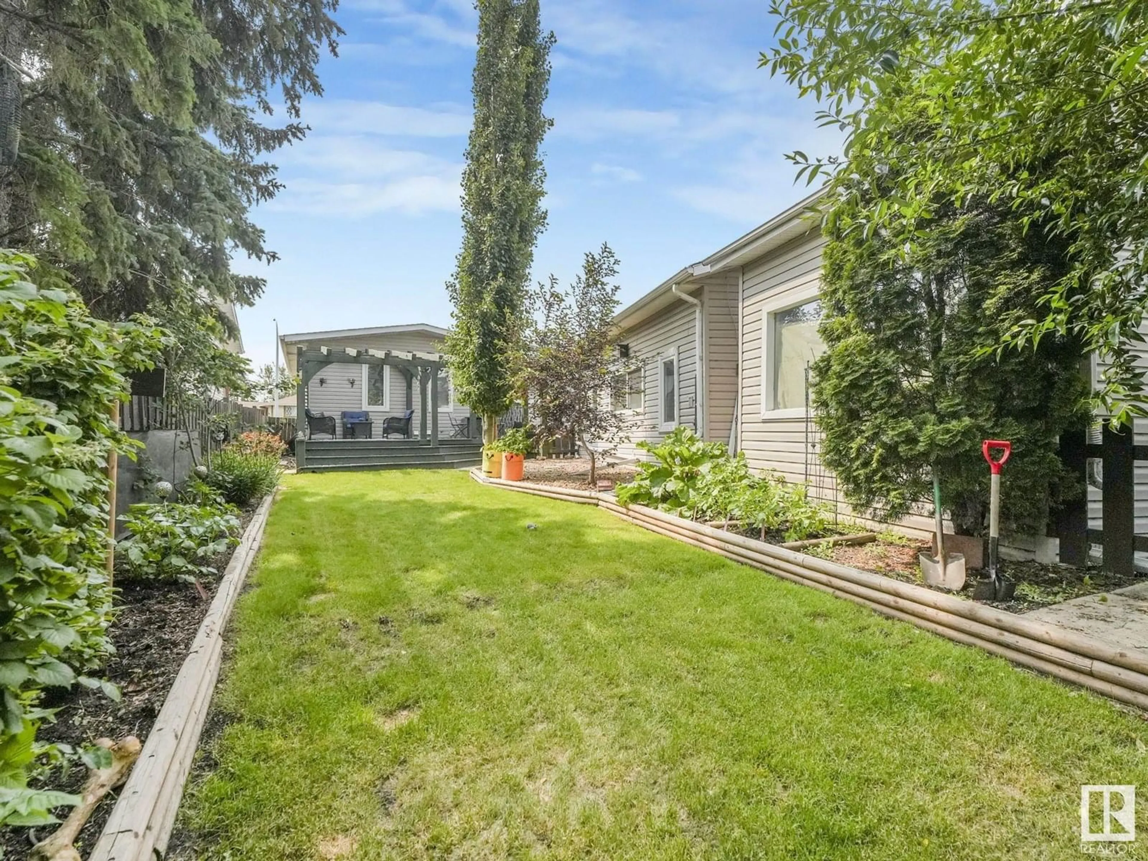 A pic from outside/outdoor area/front of a property/back of a property/a pic from drone, street for 10706 97 AV, Morinville Alberta T8R1E3