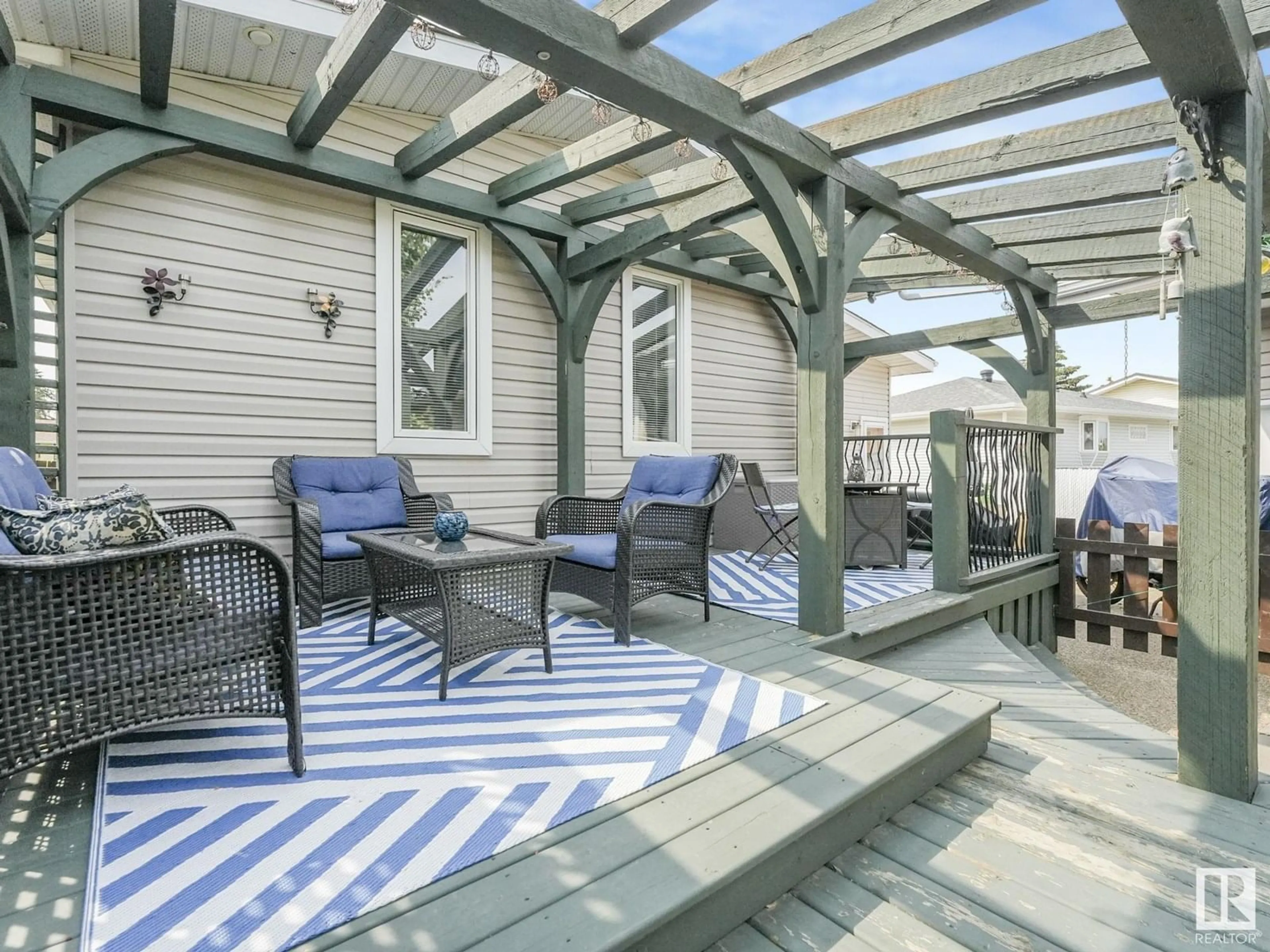 Patio, street for 10706 97 AV, Morinville Alberta T8R1E3