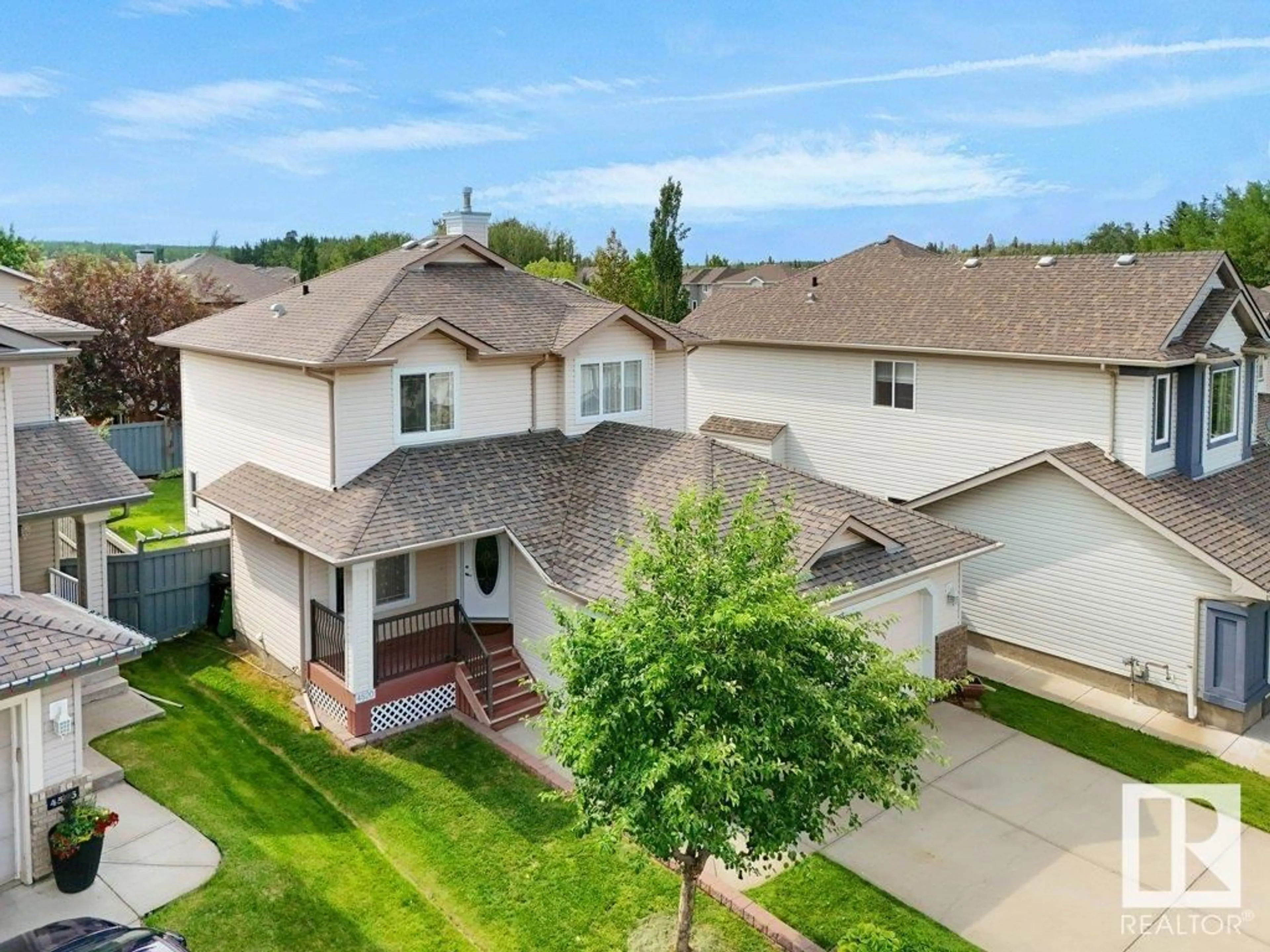A pic from outside/outdoor area/front of a property/back of a property/a pic from drone, street for NW - 4520 210 ST, Edmonton Alberta T6M0G5