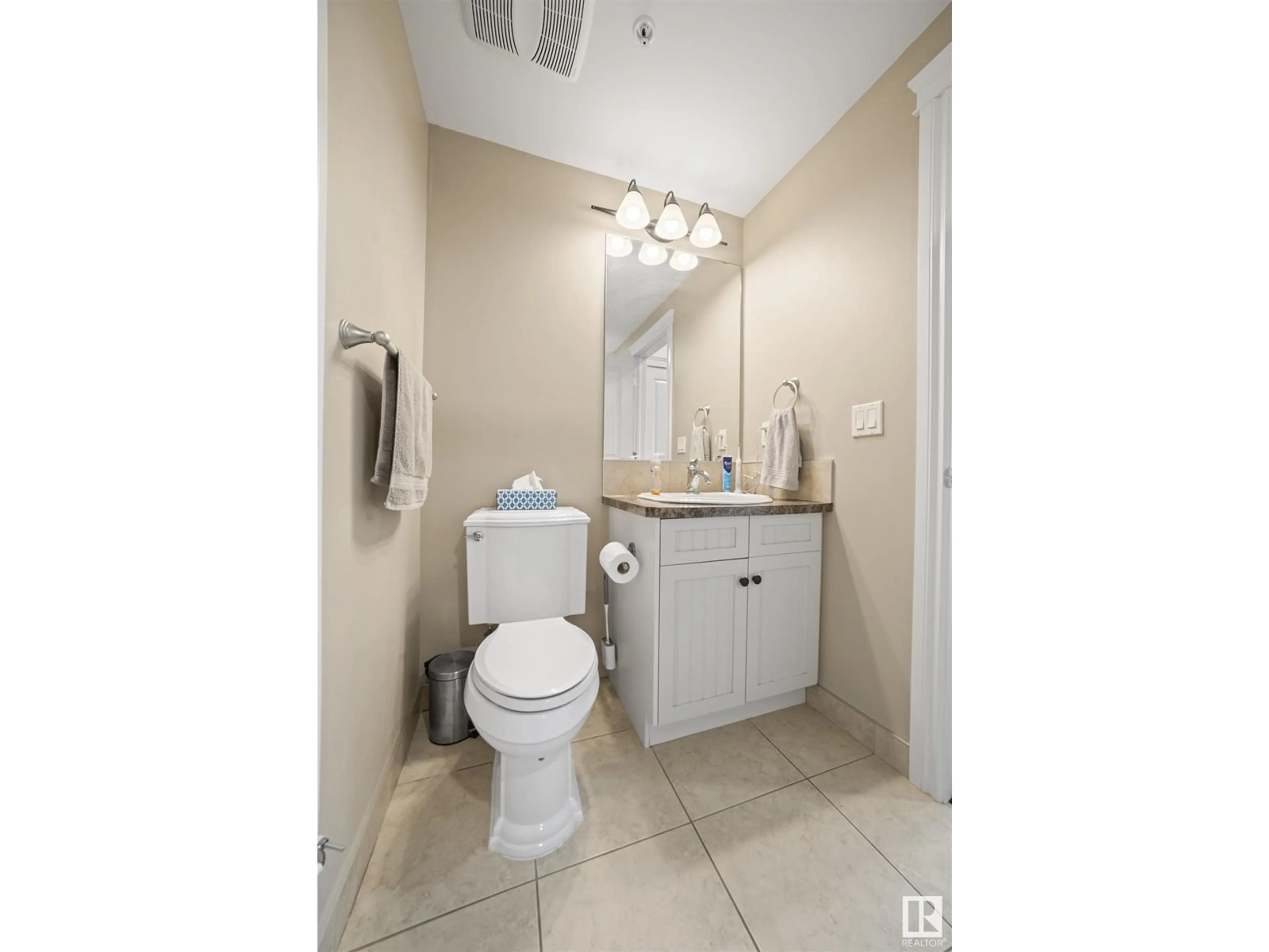 Standard bathroom, ceramic/tile floor for 405 - 10232 115 ST NW, Edmonton Alberta T5K1T8