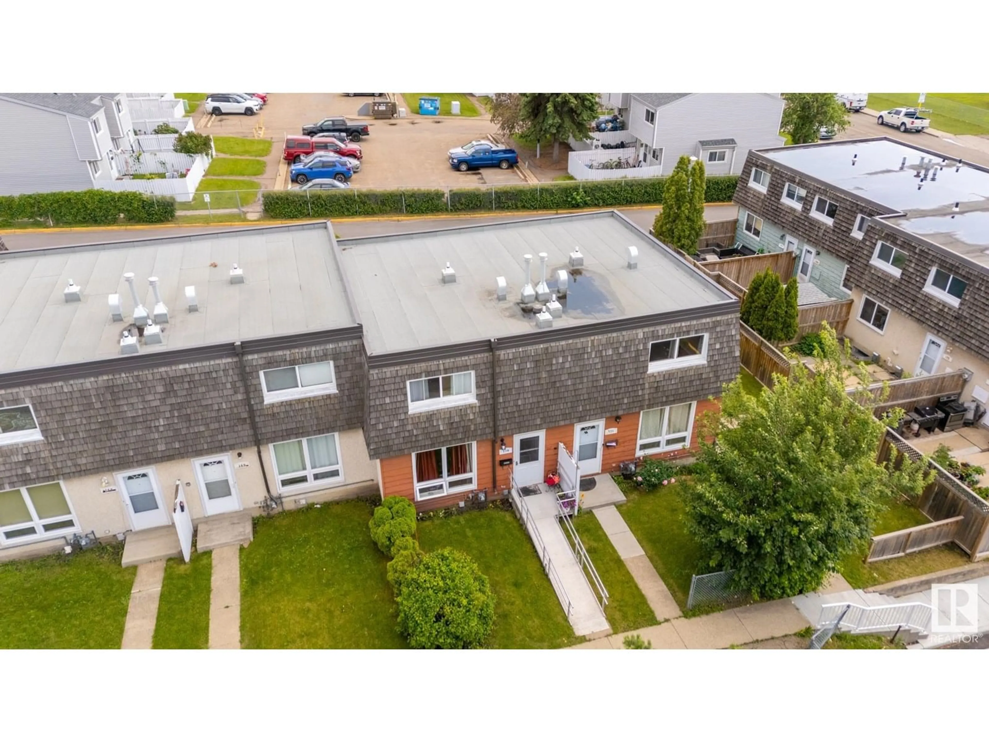 A pic from outside/outdoor area/front of a property/back of a property/a pic from drone, street for NW - 170 MAYFAIR MEWS ME, Edmonton Alberta T5E5R7