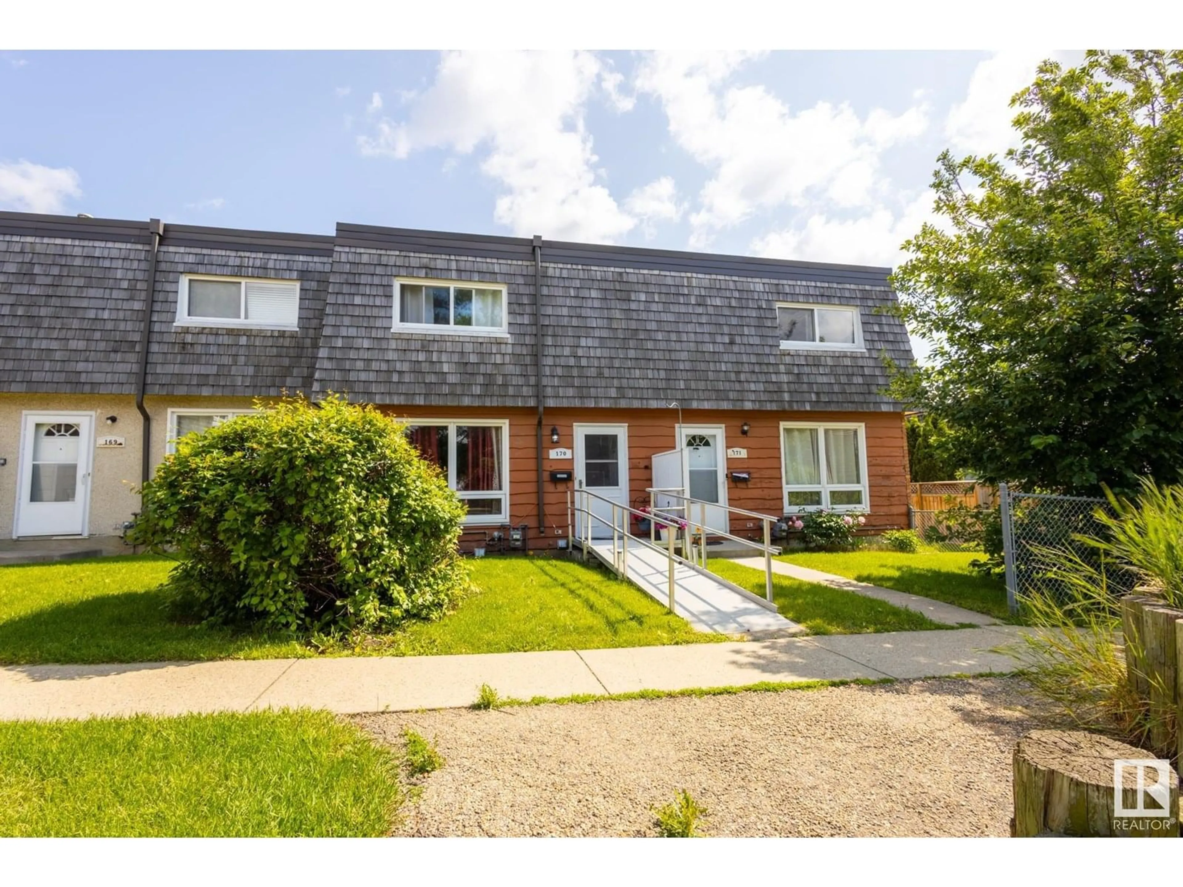 A pic from outside/outdoor area/front of a property/back of a property/a pic from drone, street for NW - 170 MAYFAIR MEWS ME, Edmonton Alberta T5E5R7