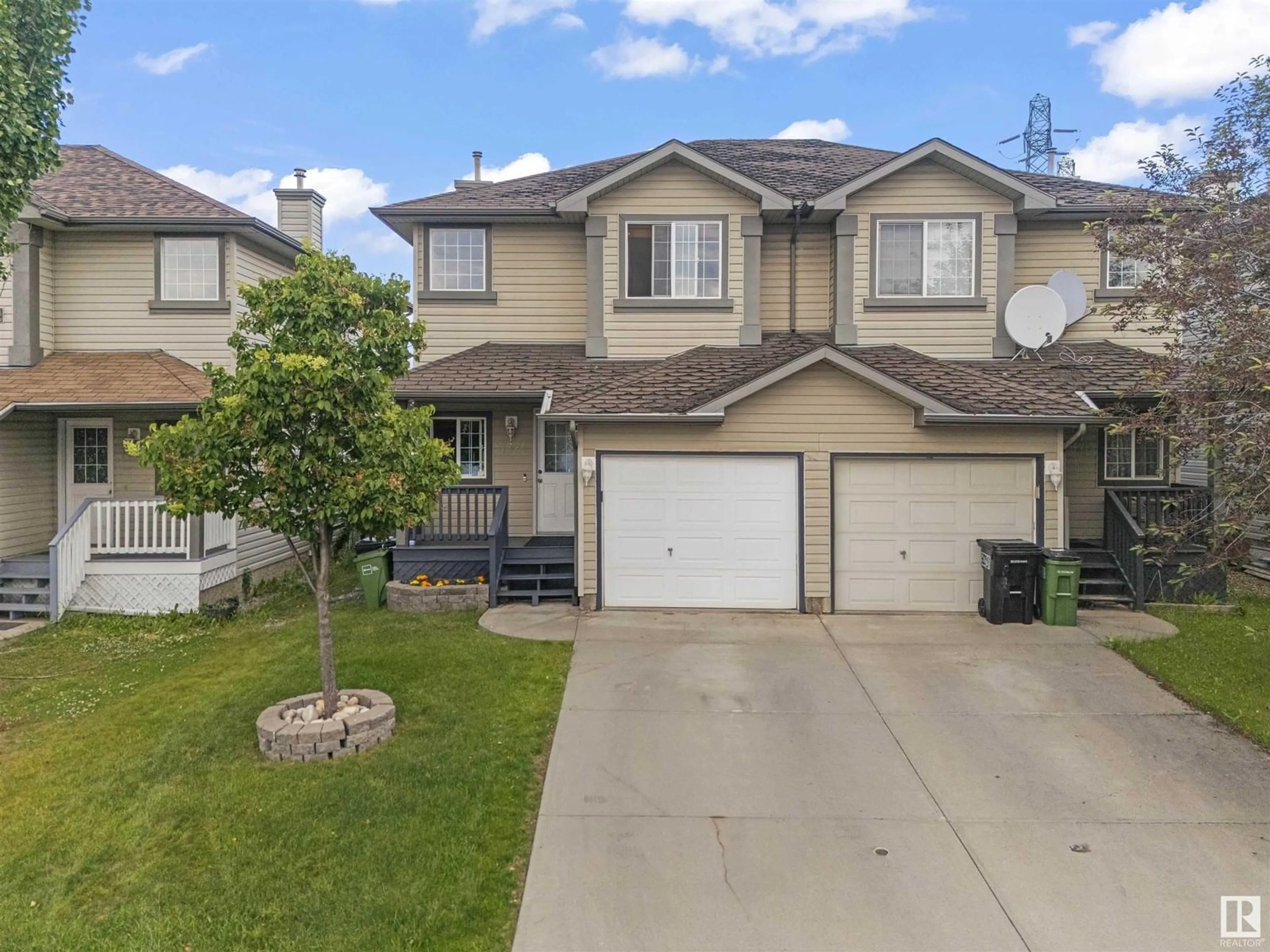 A pic from outside/outdoor area/front of a property/back of a property/a pic from drone, street for 7924 2 AVE SW, Edmonton Alberta T6X1K7