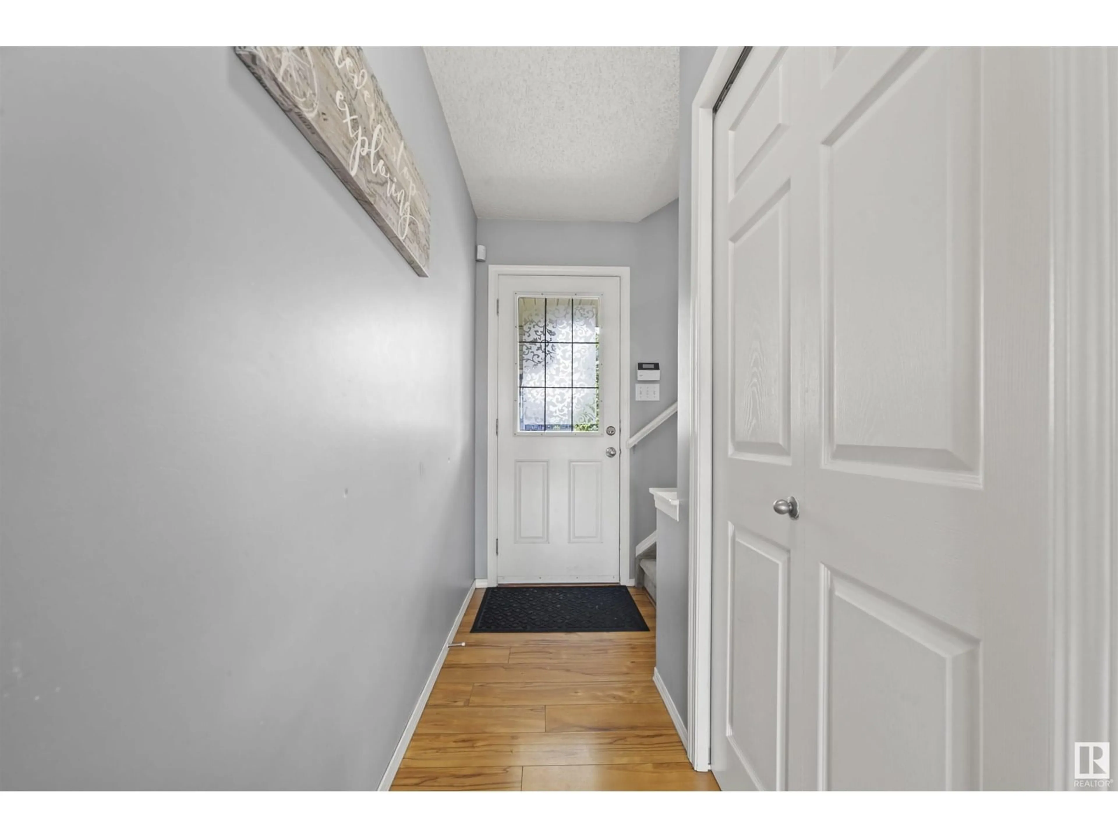 Indoor entryway for 7924 2 AVE SW, Edmonton Alberta T6X1K7