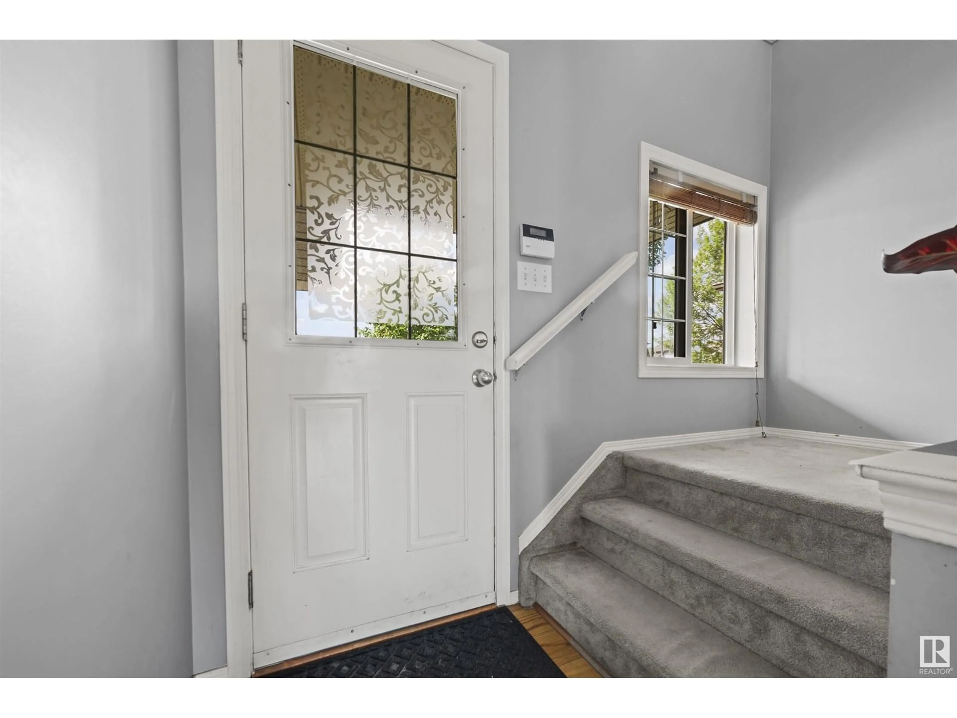 Indoor entryway for 7924 2 AVE SW, Edmonton Alberta T6X1K7