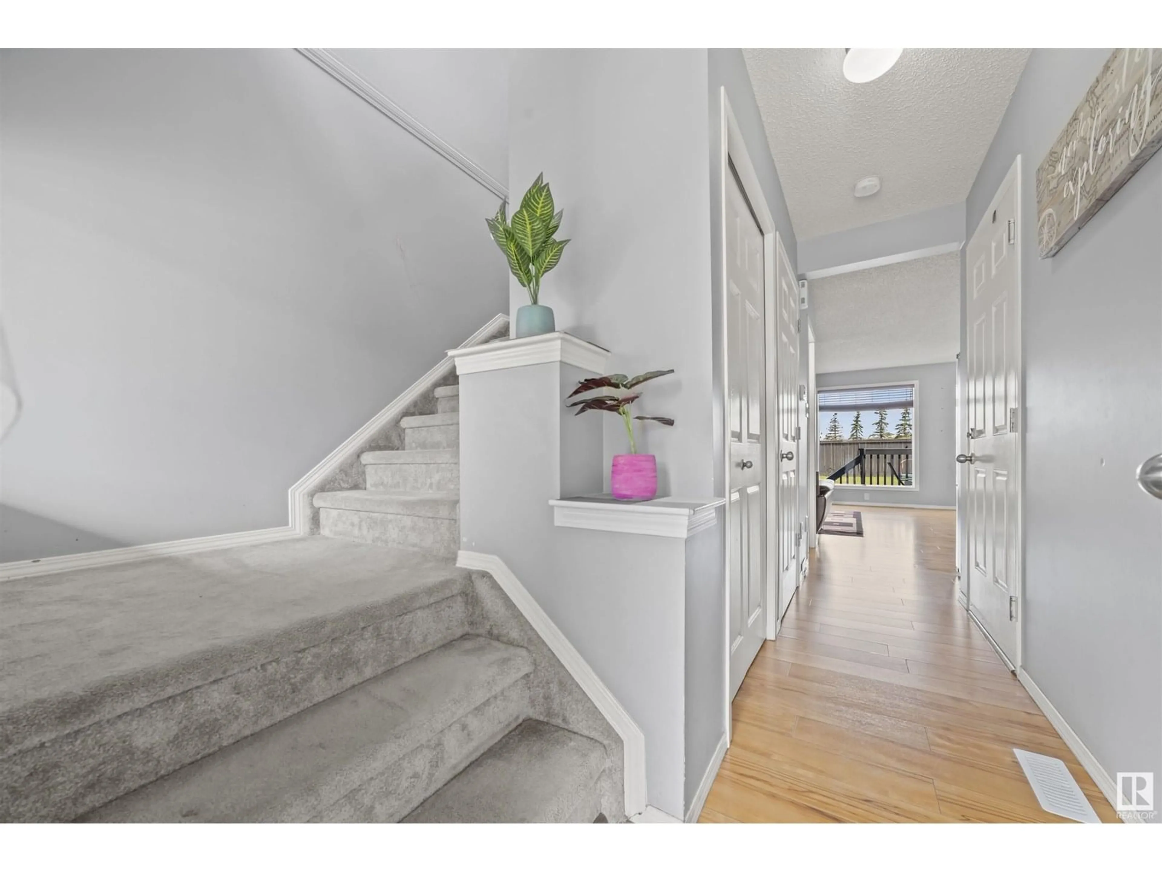 Indoor entryway for 7924 2 AVE SW, Edmonton Alberta T6X1K7