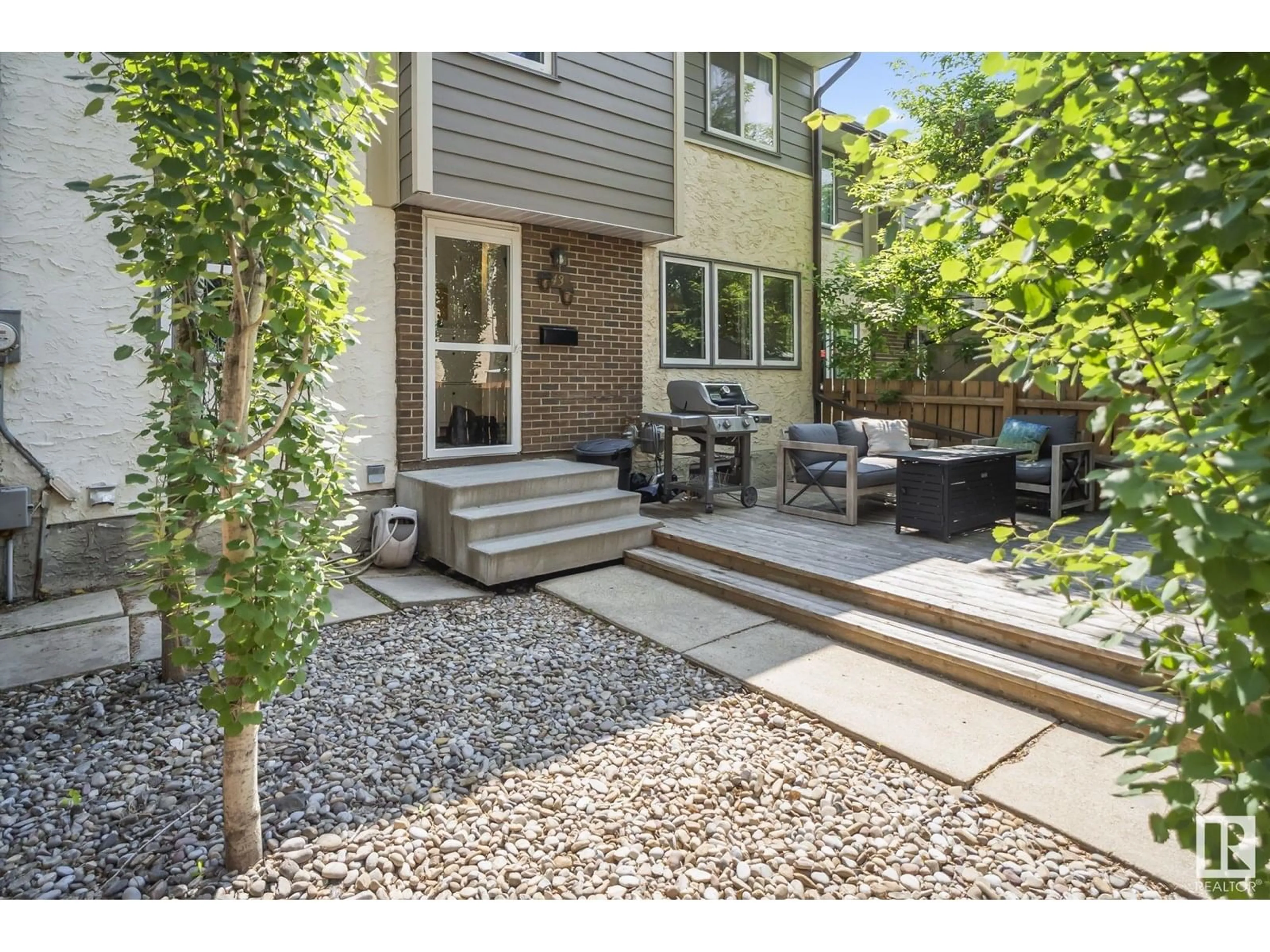 Patio, street for 43 WILLOWDALE PL, Edmonton Alberta T5T1Z4