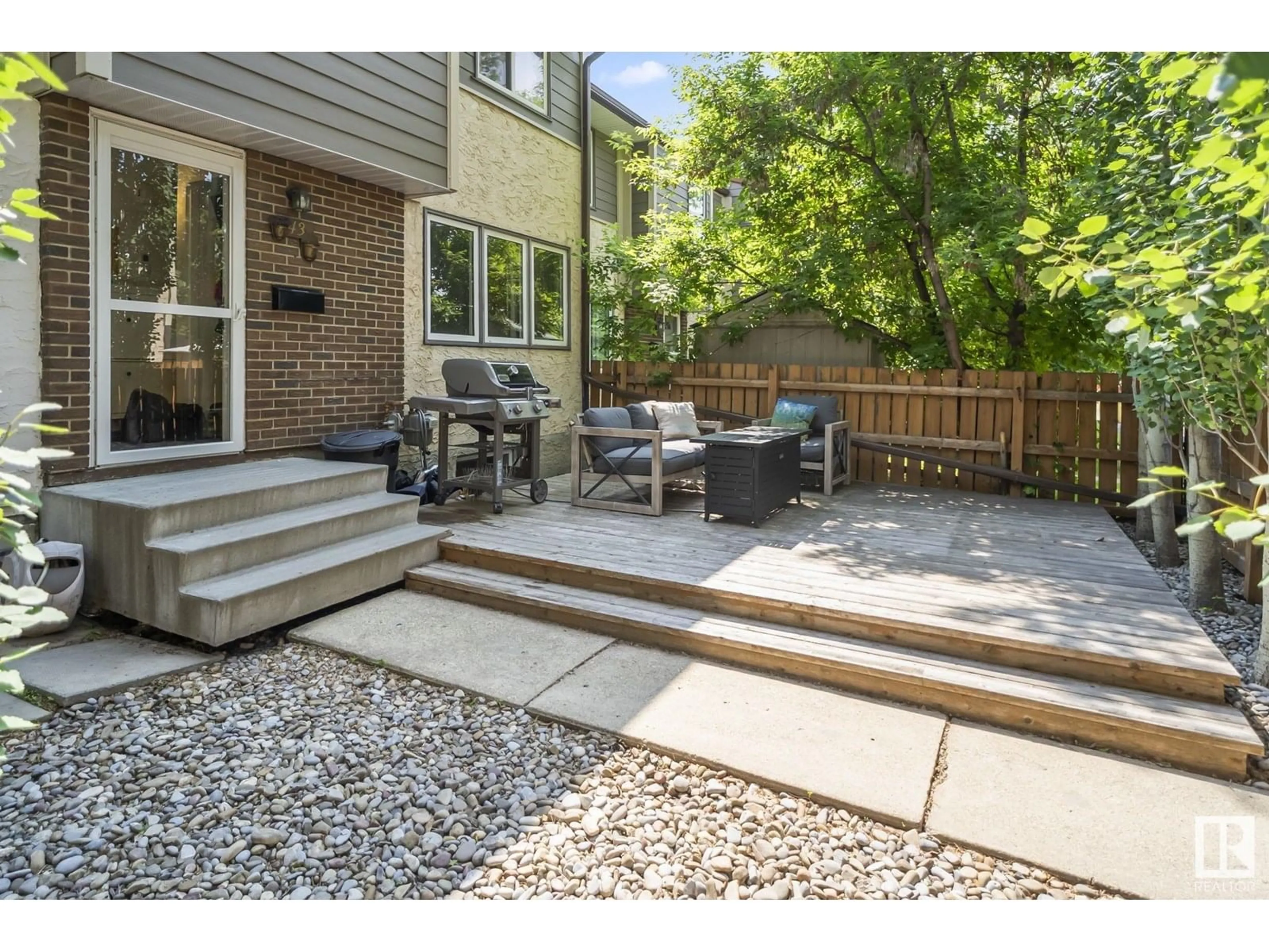 Patio, street for 43 WILLOWDALE PL, Edmonton Alberta T5T1Z4