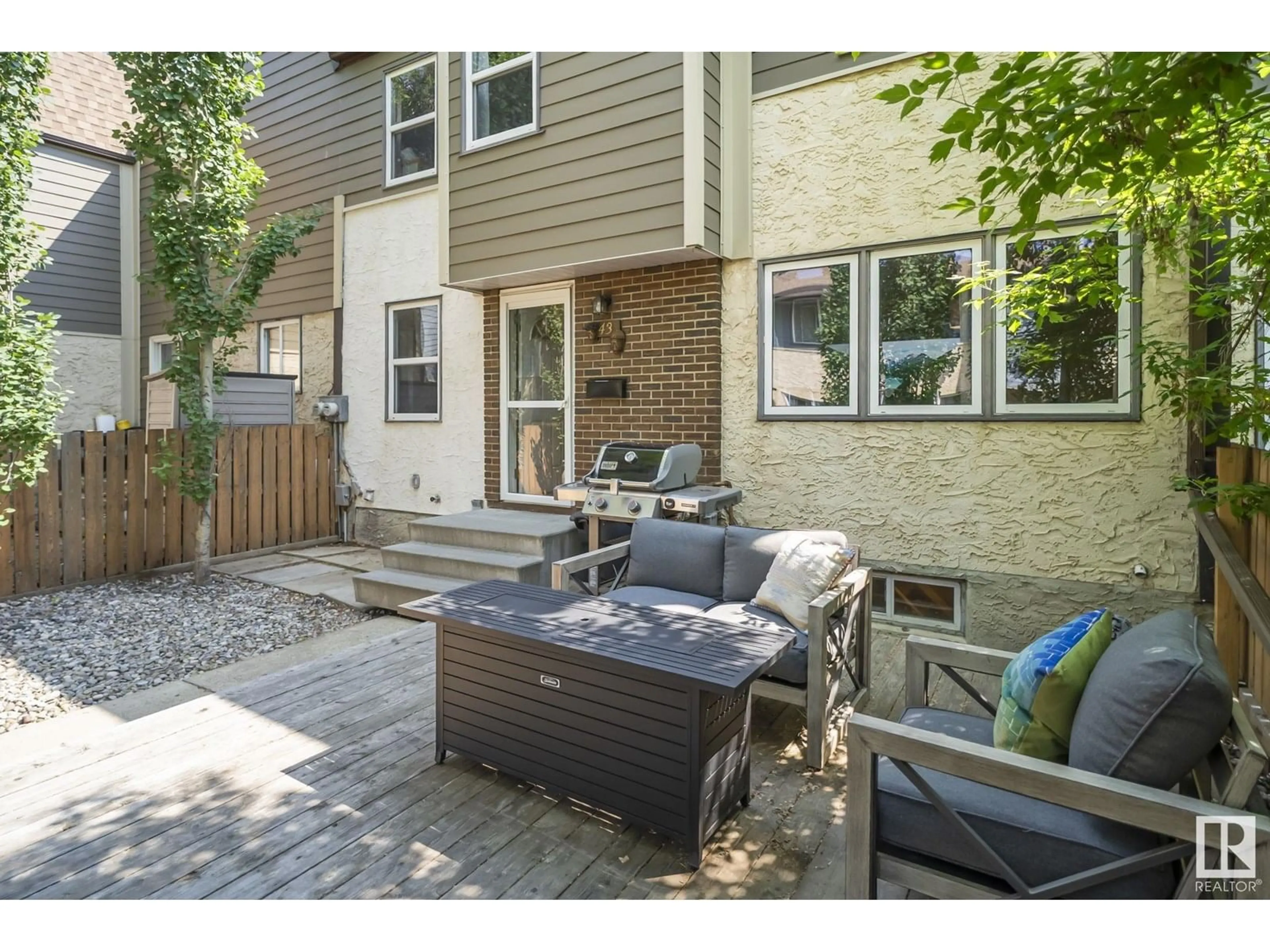 Patio, street for 43 WILLOWDALE PL, Edmonton Alberta T5T1Z4