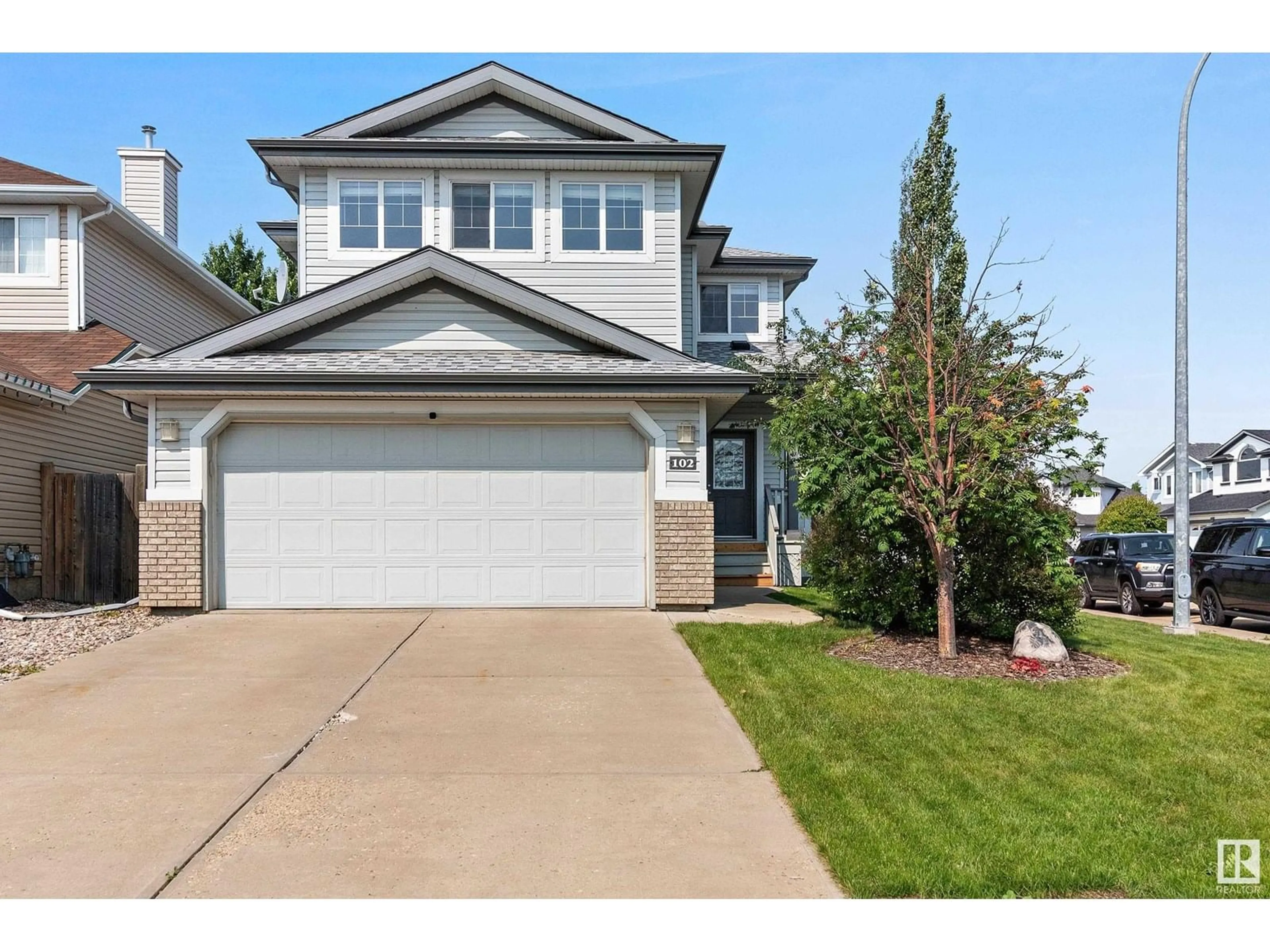 Home with vinyl exterior material, street for 102 SUNFLOWER LN, Sherwood Park Alberta T8H2M3