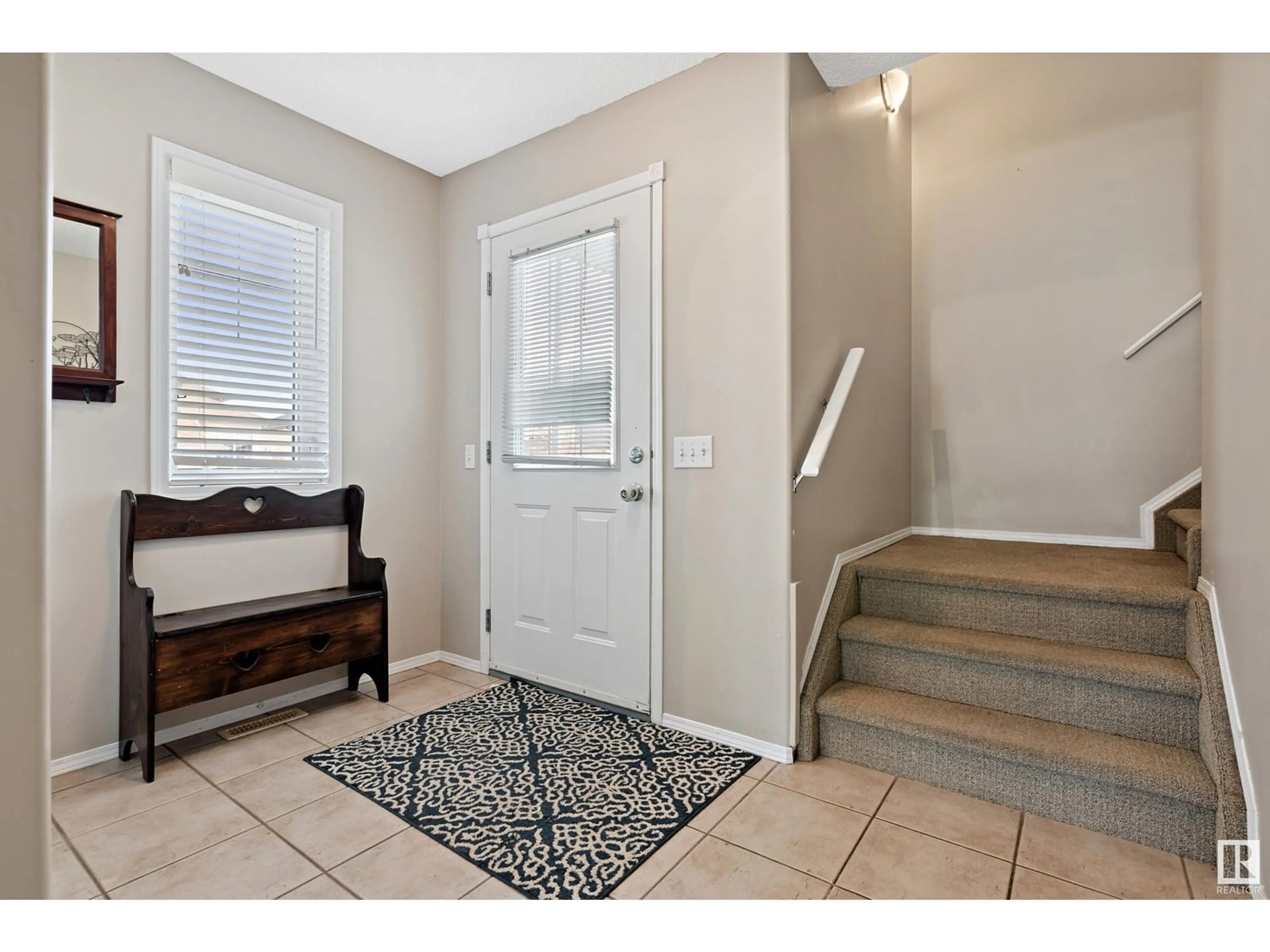 Indoor entryway for 102 SUNFLOWER LN, Sherwood Park Alberta T8H2M3