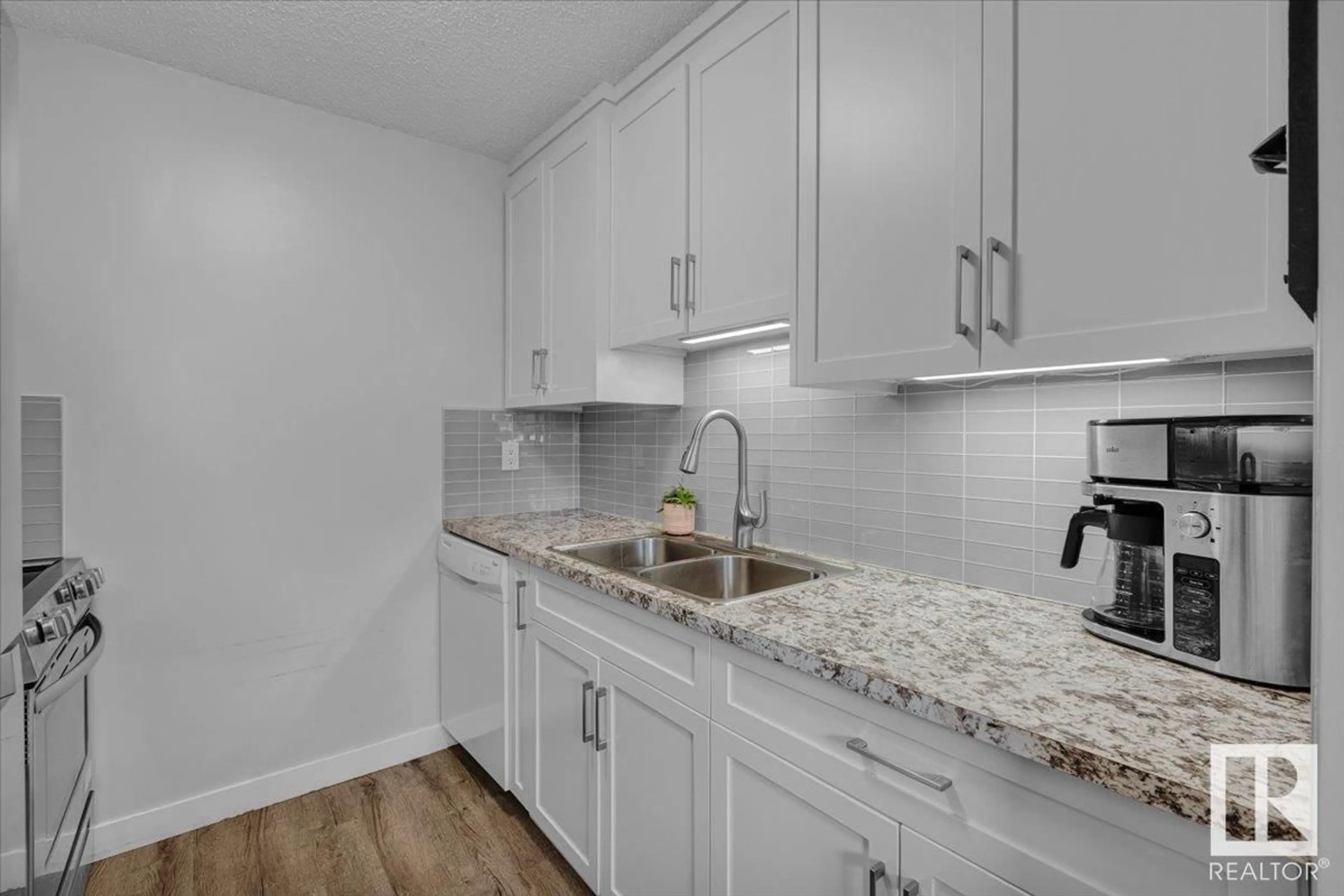 Standard kitchen, ceramic/tile floor for 2905 151 AV, Edmonton Alberta T5Y2E3