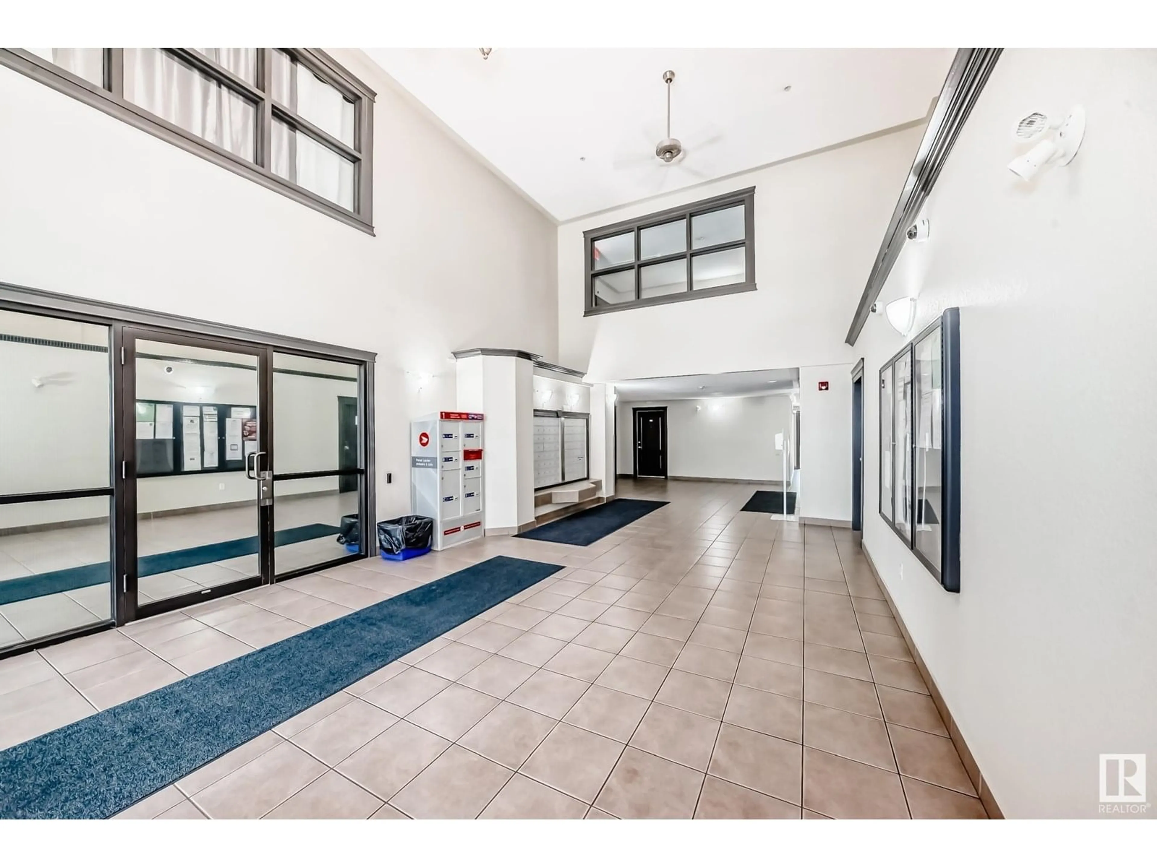 Indoor foyer for 9357 - 2312 SIMPSON DR, Edmonton Alberta T6R0N3