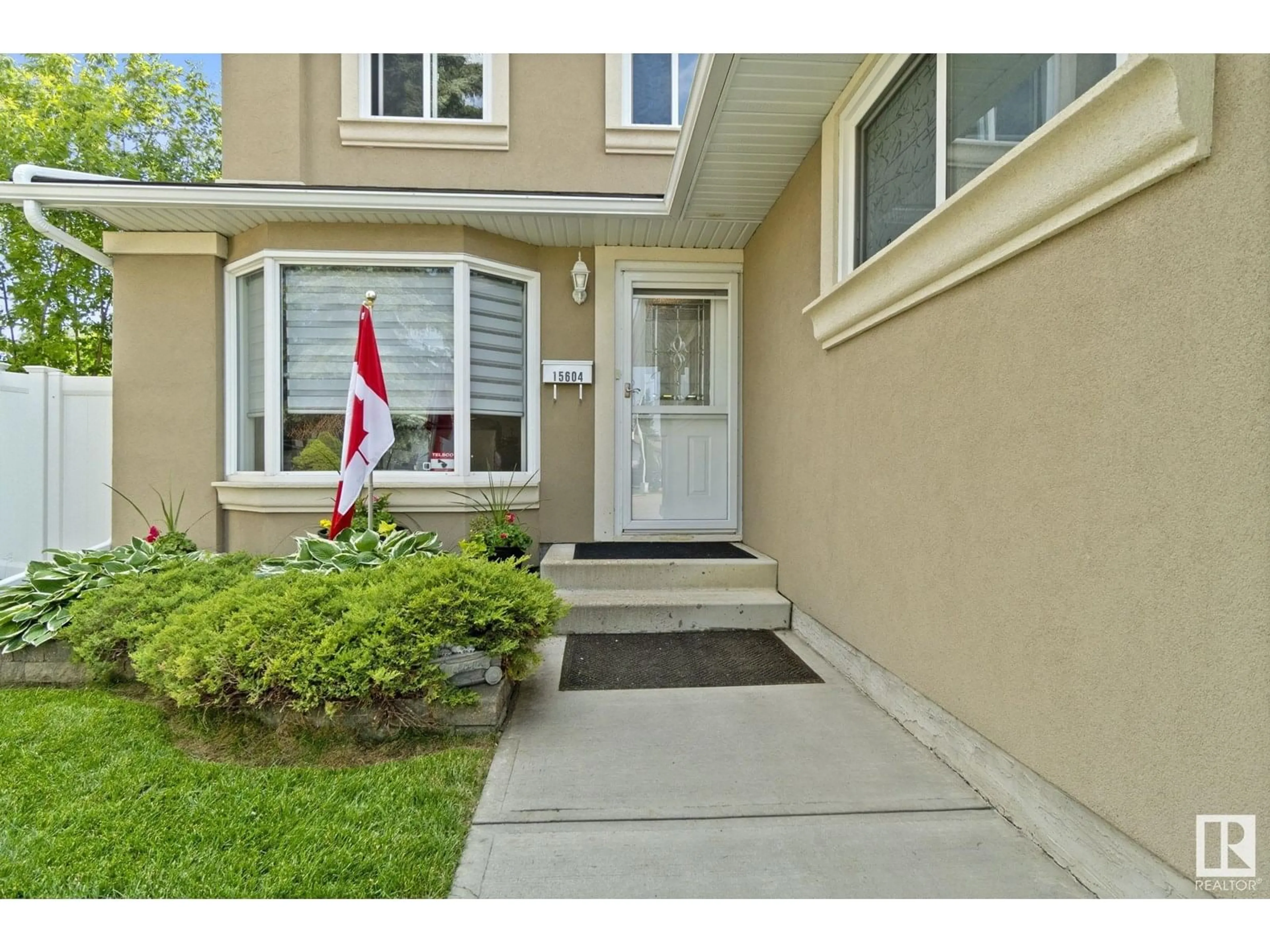 Indoor entryway for 15604 80 ST NW, Edmonton Alberta T5Z2T5