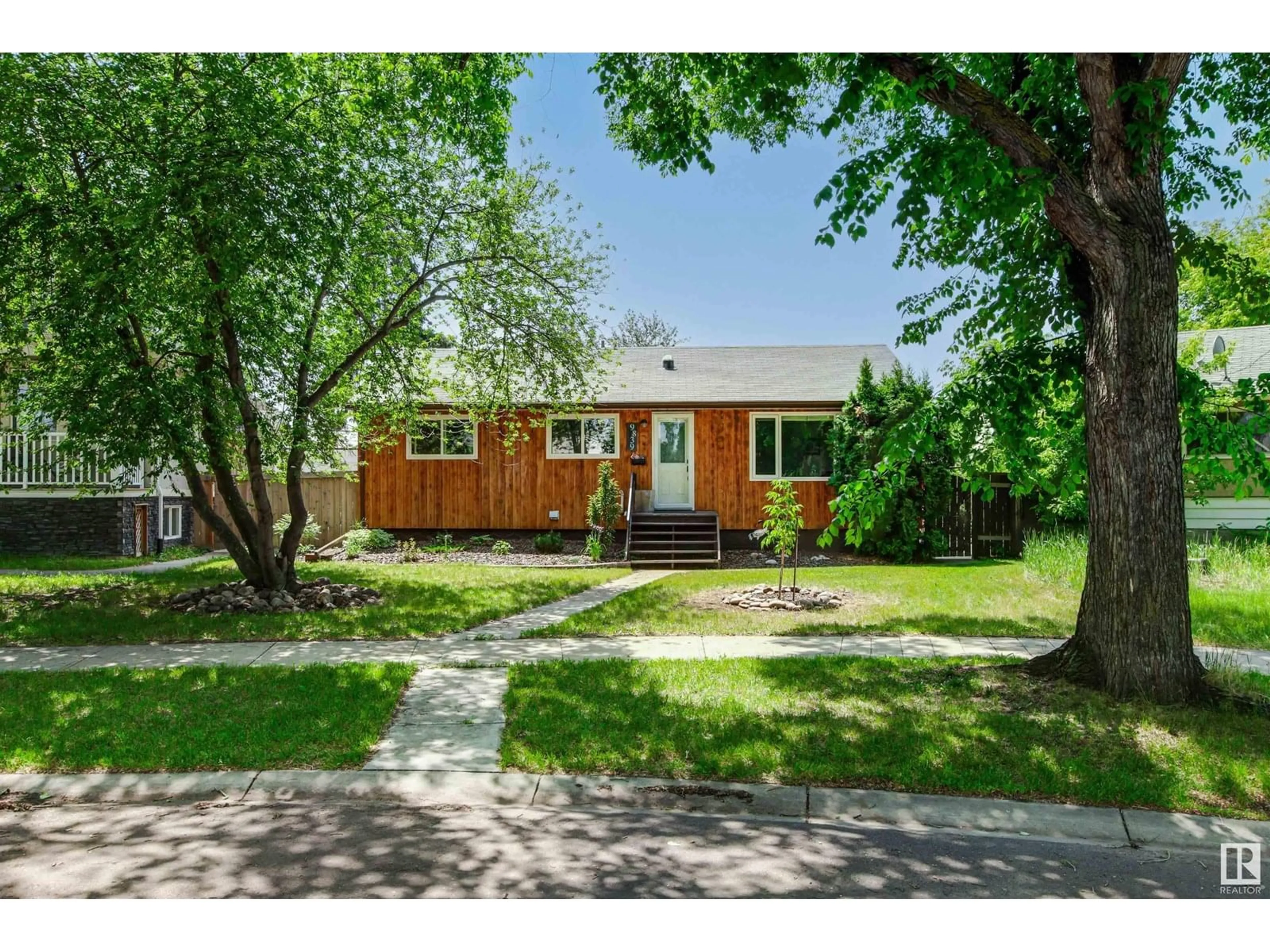 Unknown for 9839 64 AV, Edmonton Alberta T6E0J4
