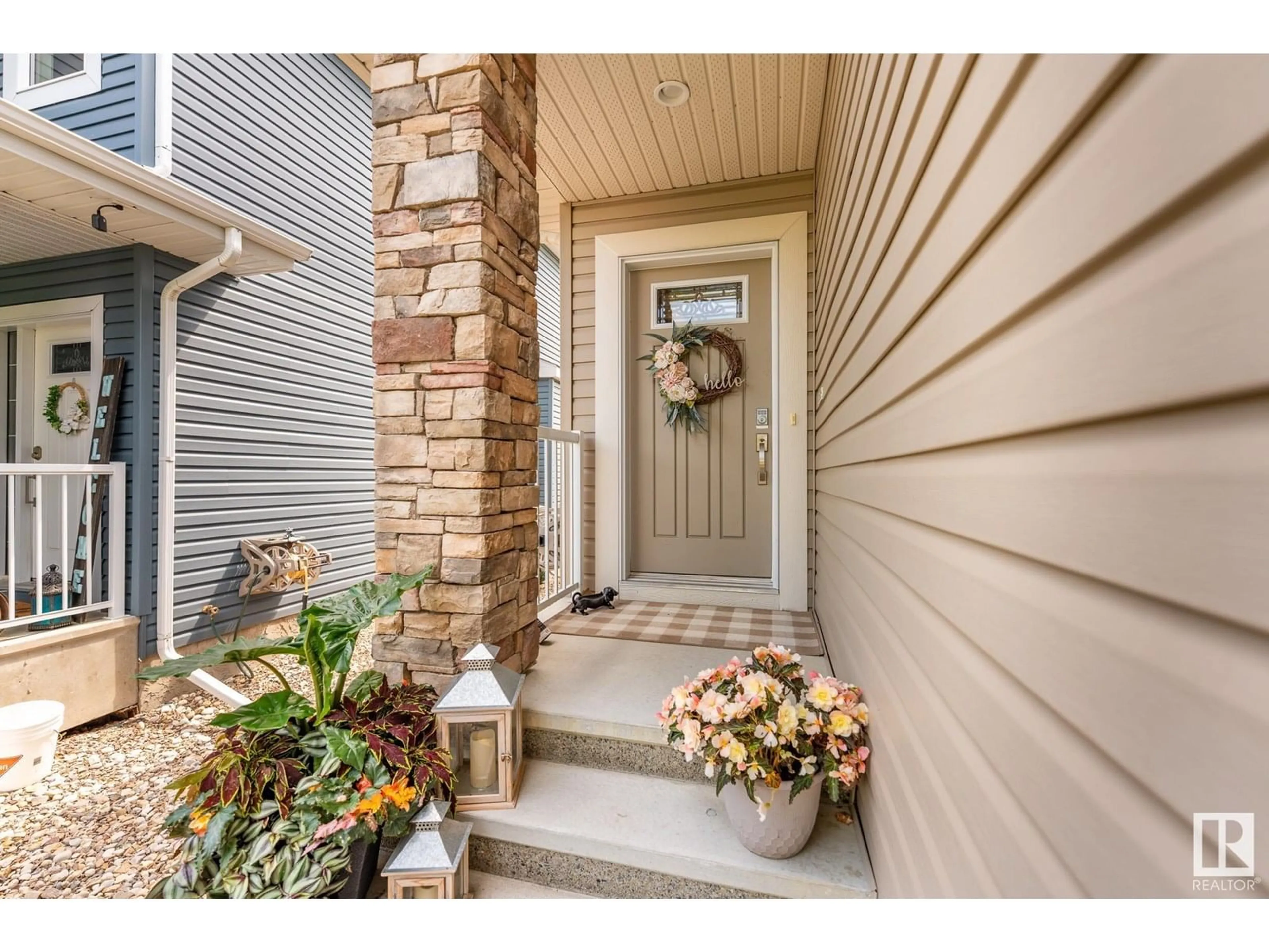 Indoor entryway for 41 DITTRICH AV, Fort Saskatchewan Alberta T8L0N4