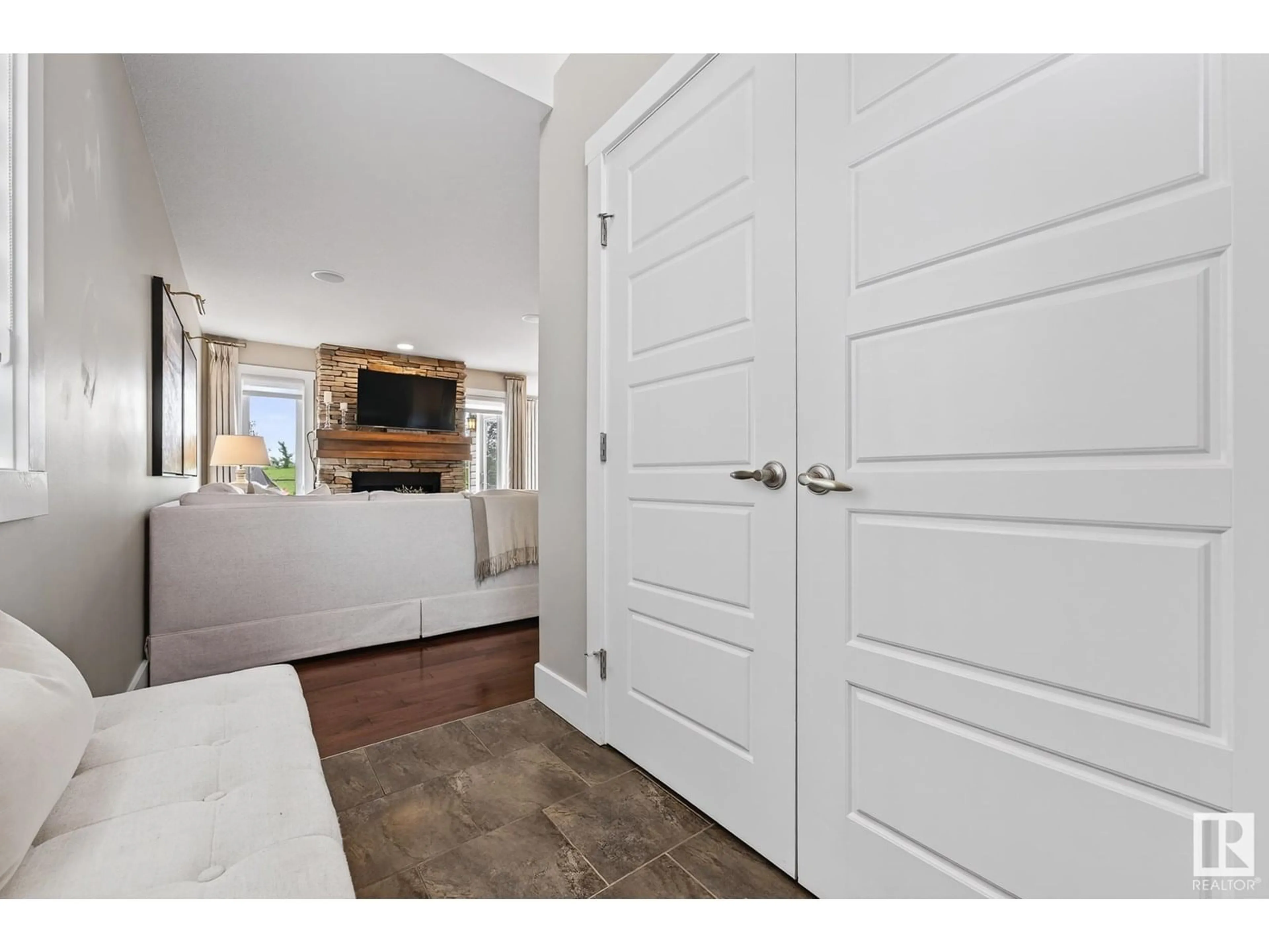 Indoor entryway for 41 DITTRICH AV, Fort Saskatchewan Alberta T8L0N4