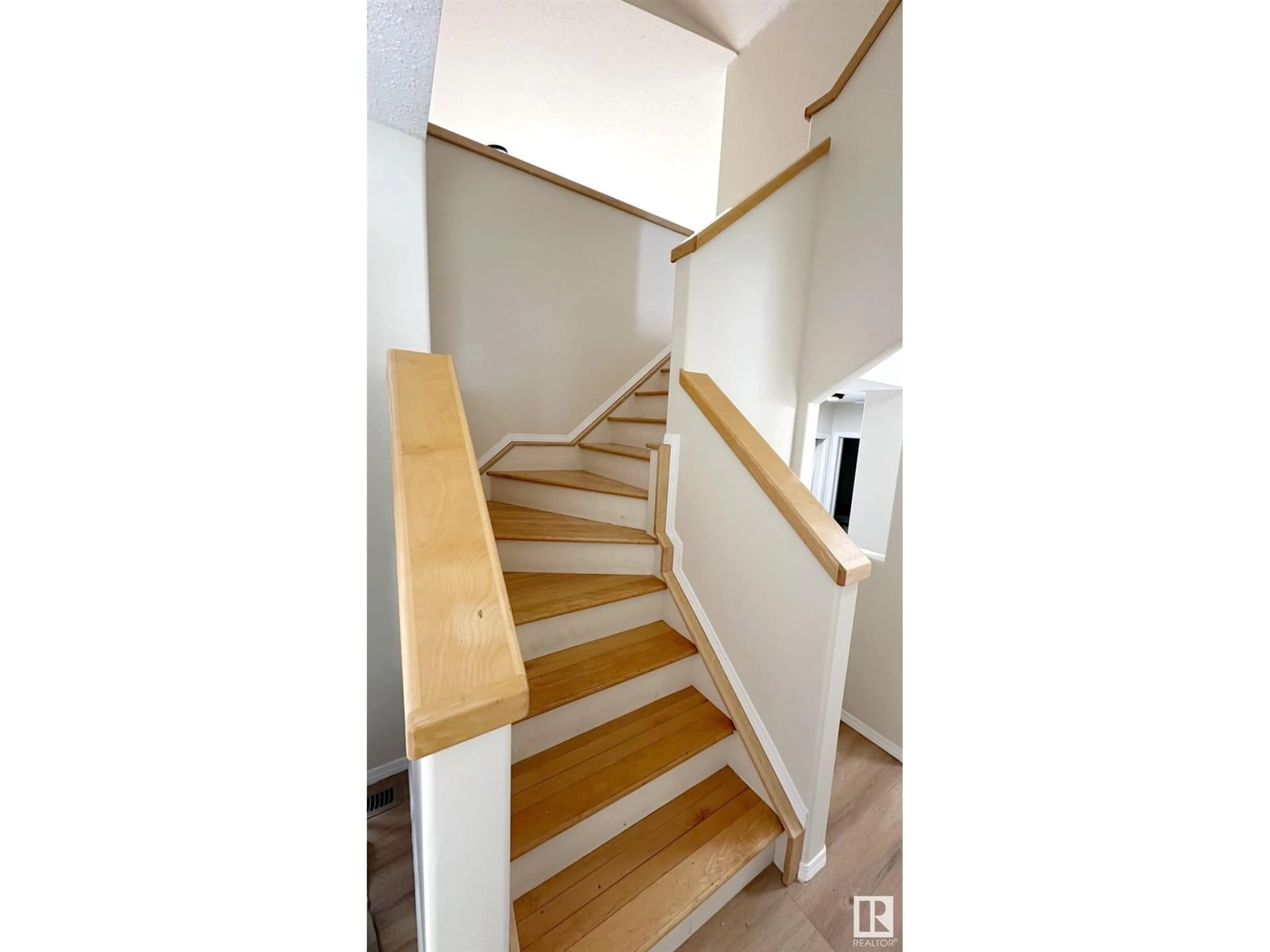 Stairs for 715 BALFOUR CL, Edmonton Alberta T5T6H7